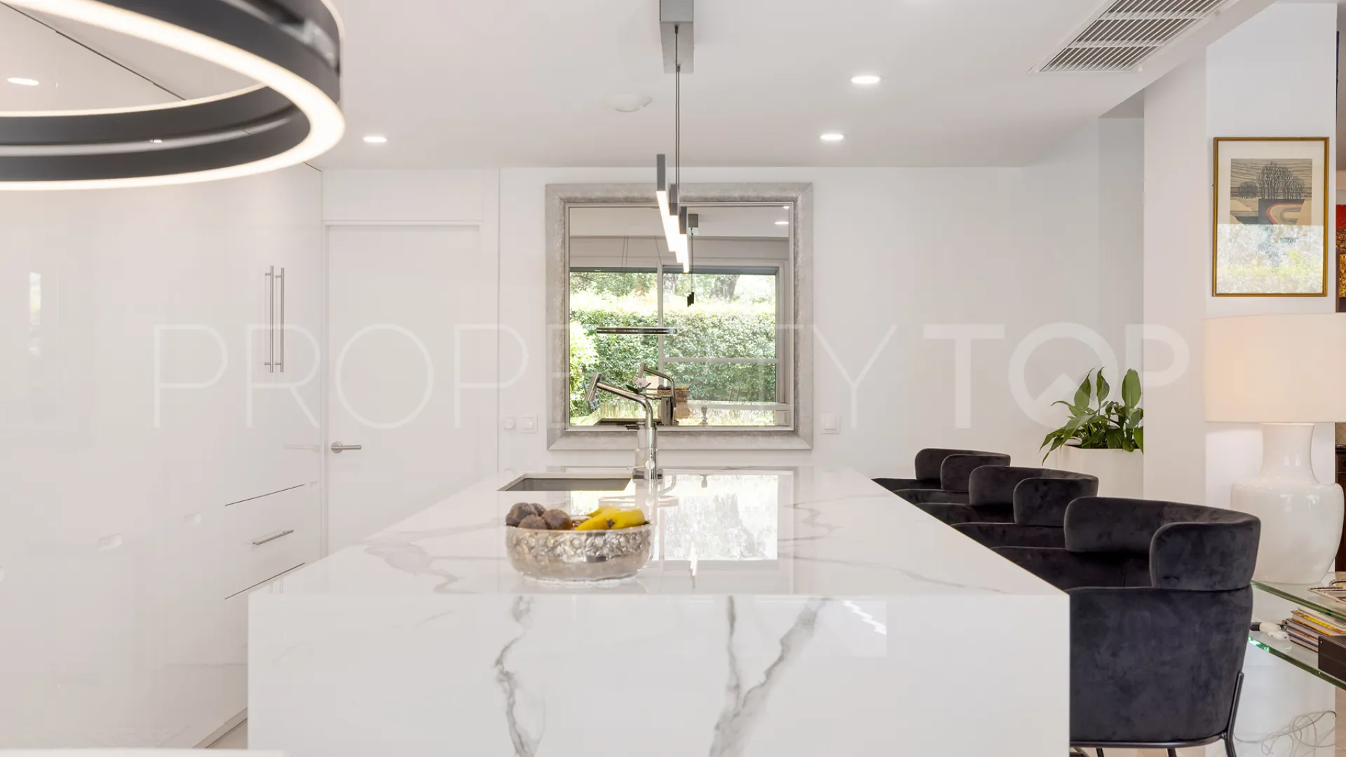 For sale apartment with 3 bedrooms in Sphere