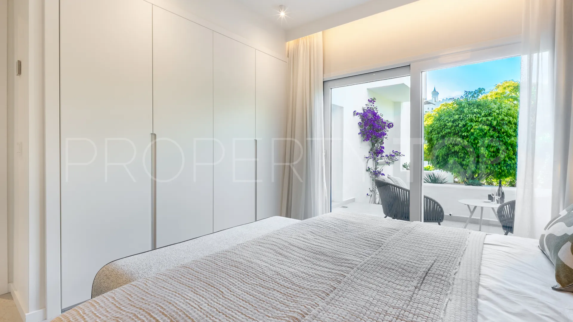 Buy Alhambra del Mar apartment with 4 bedrooms