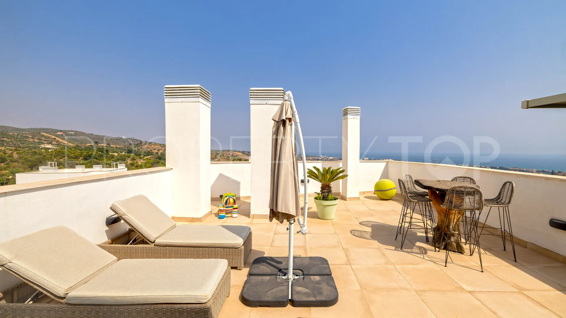 2 bedrooms Los Altos de los Monteros penthouse for sale