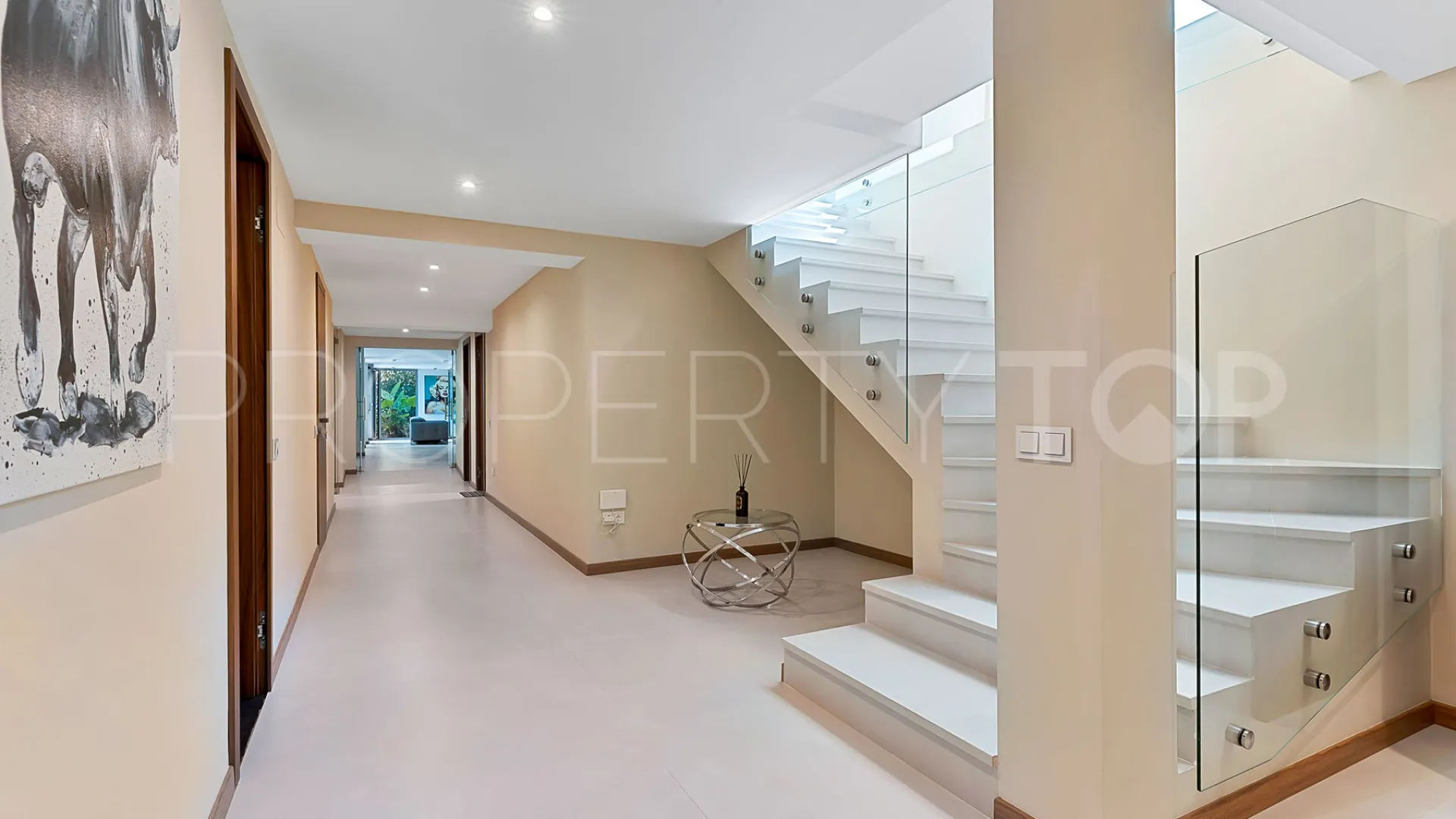 Buy villa in Alhambra del Golf