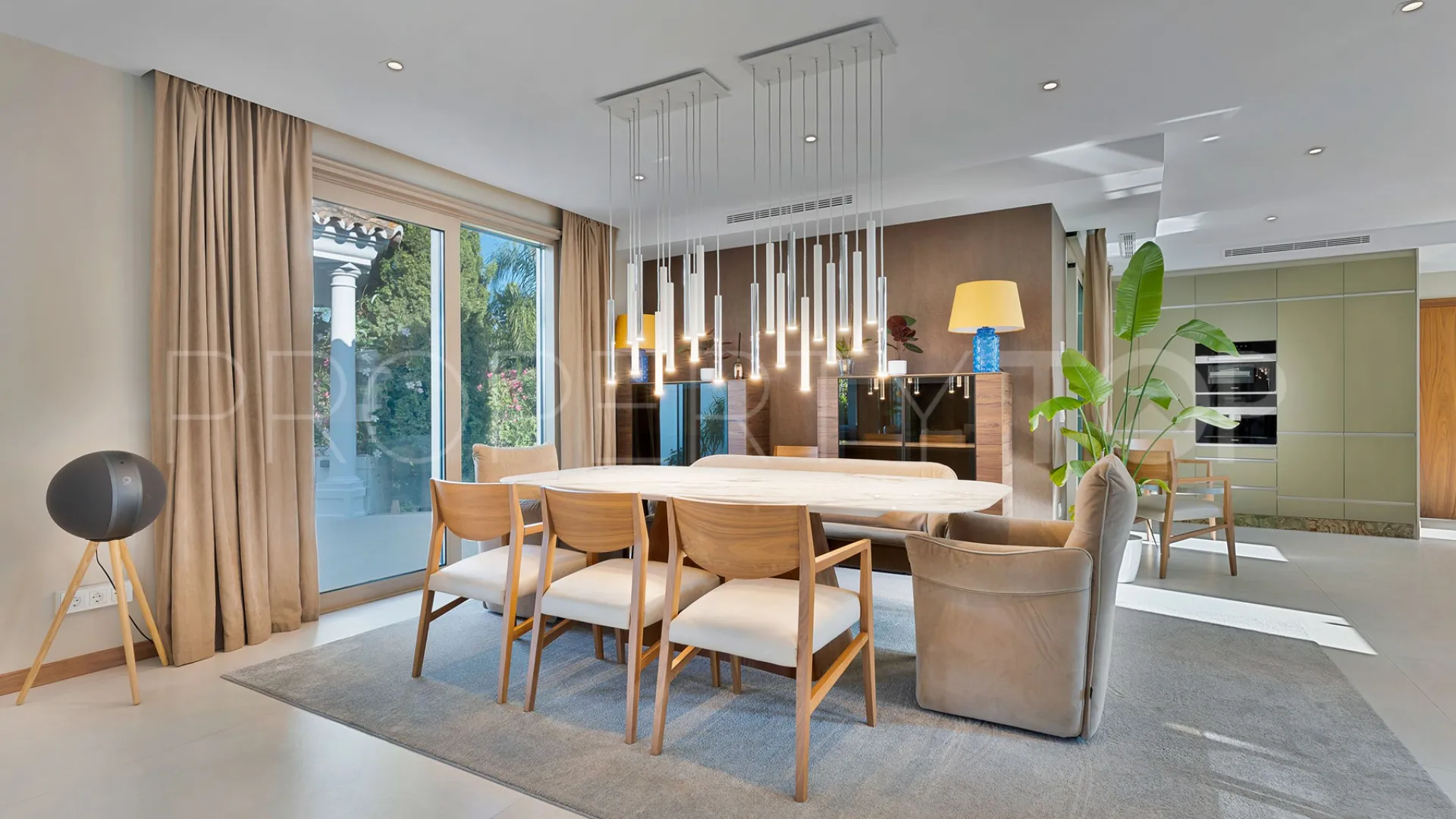 Buy villa in Alhambra del Golf