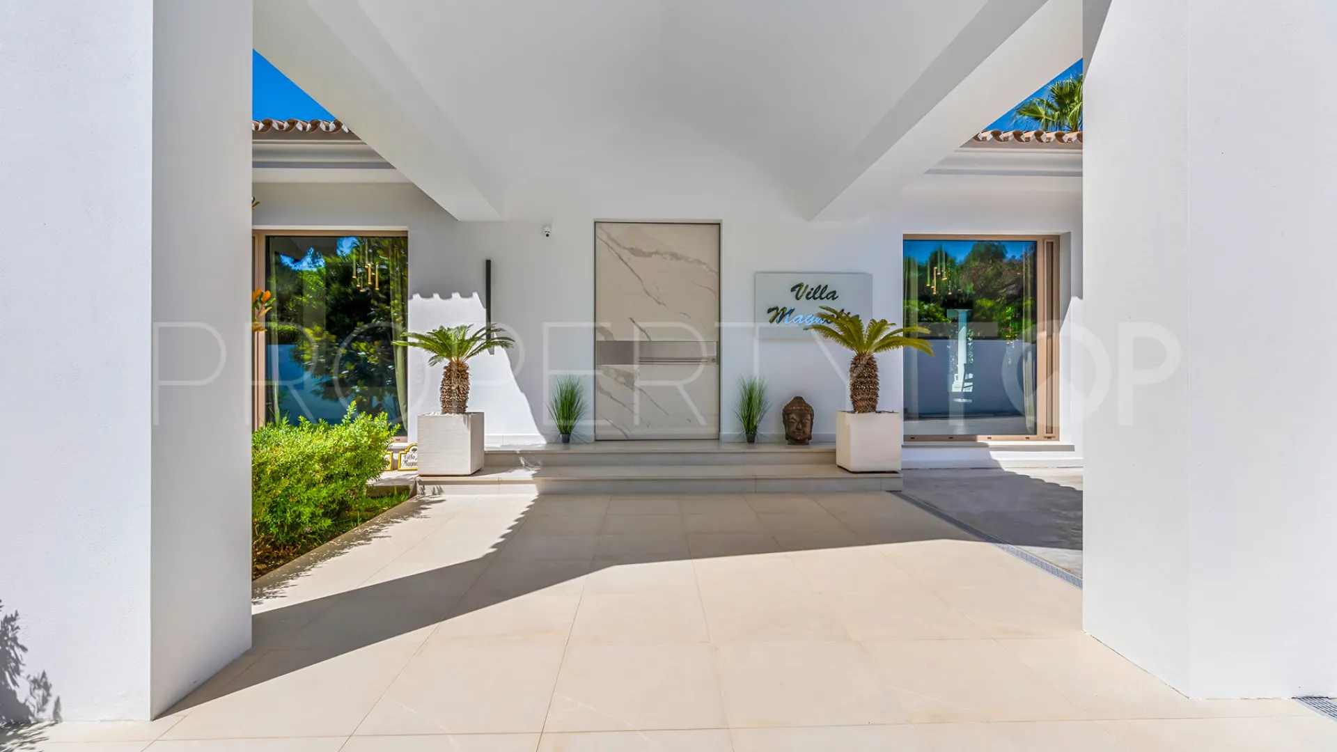 Buy villa in Alhambra del Golf