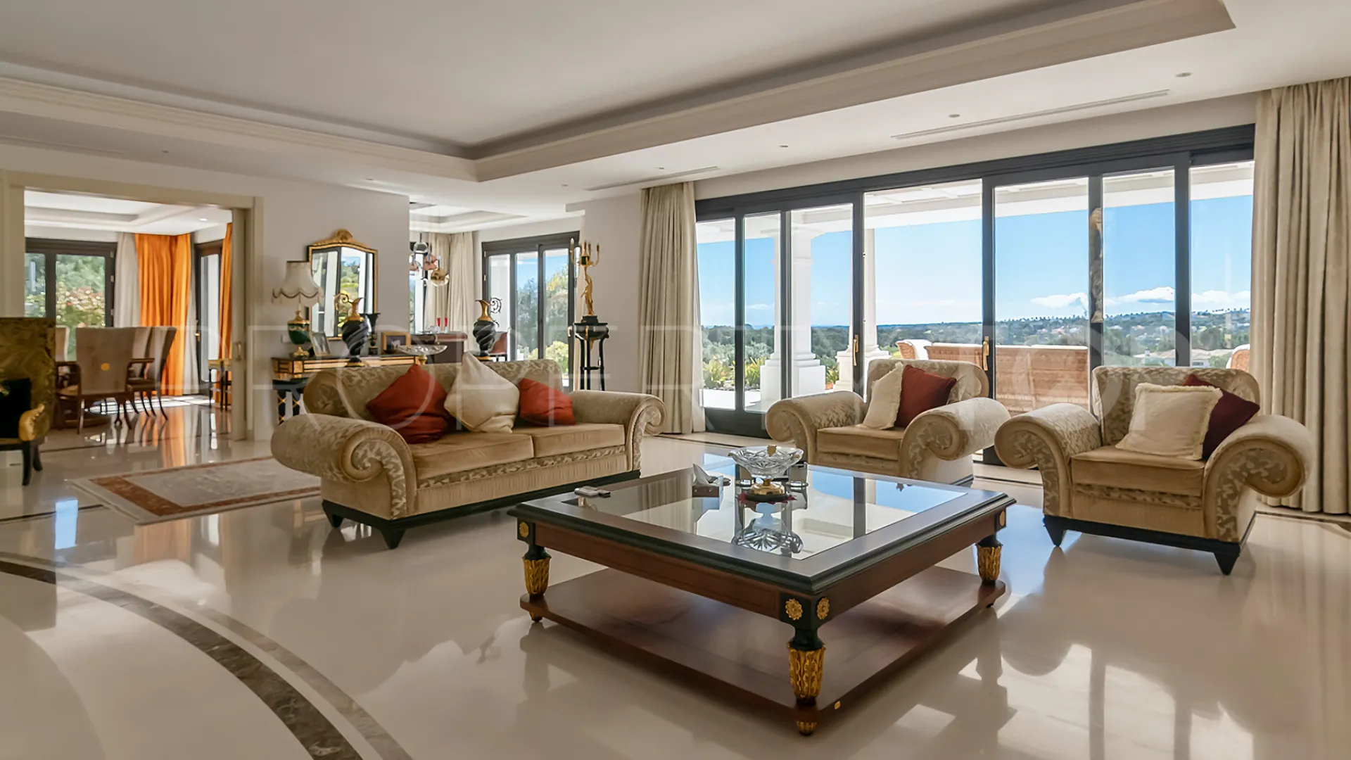 For sale 5 bedrooms villa in Zona L