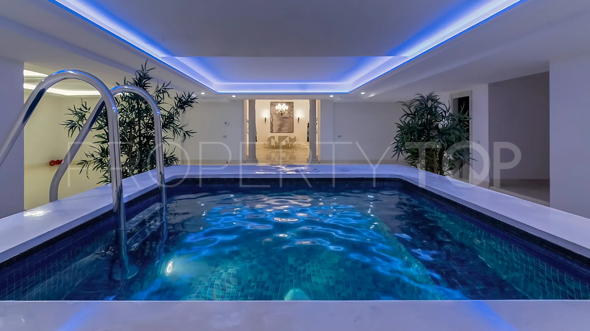 For sale 5 bedrooms villa in Zona L