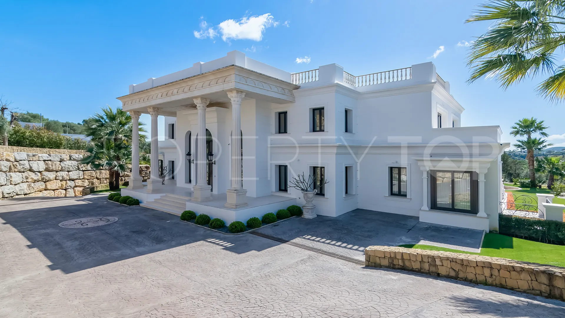 For sale 5 bedrooms villa in Zona L