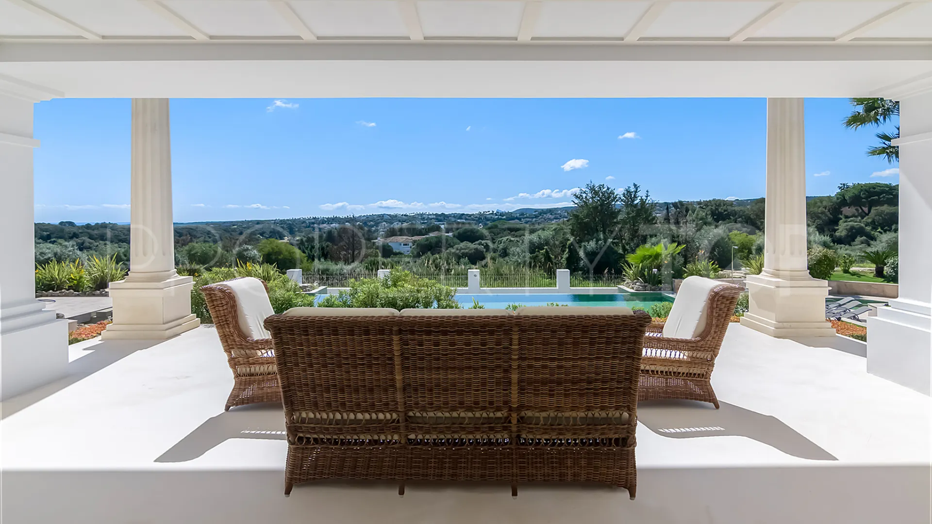 For sale 5 bedrooms villa in Zona L