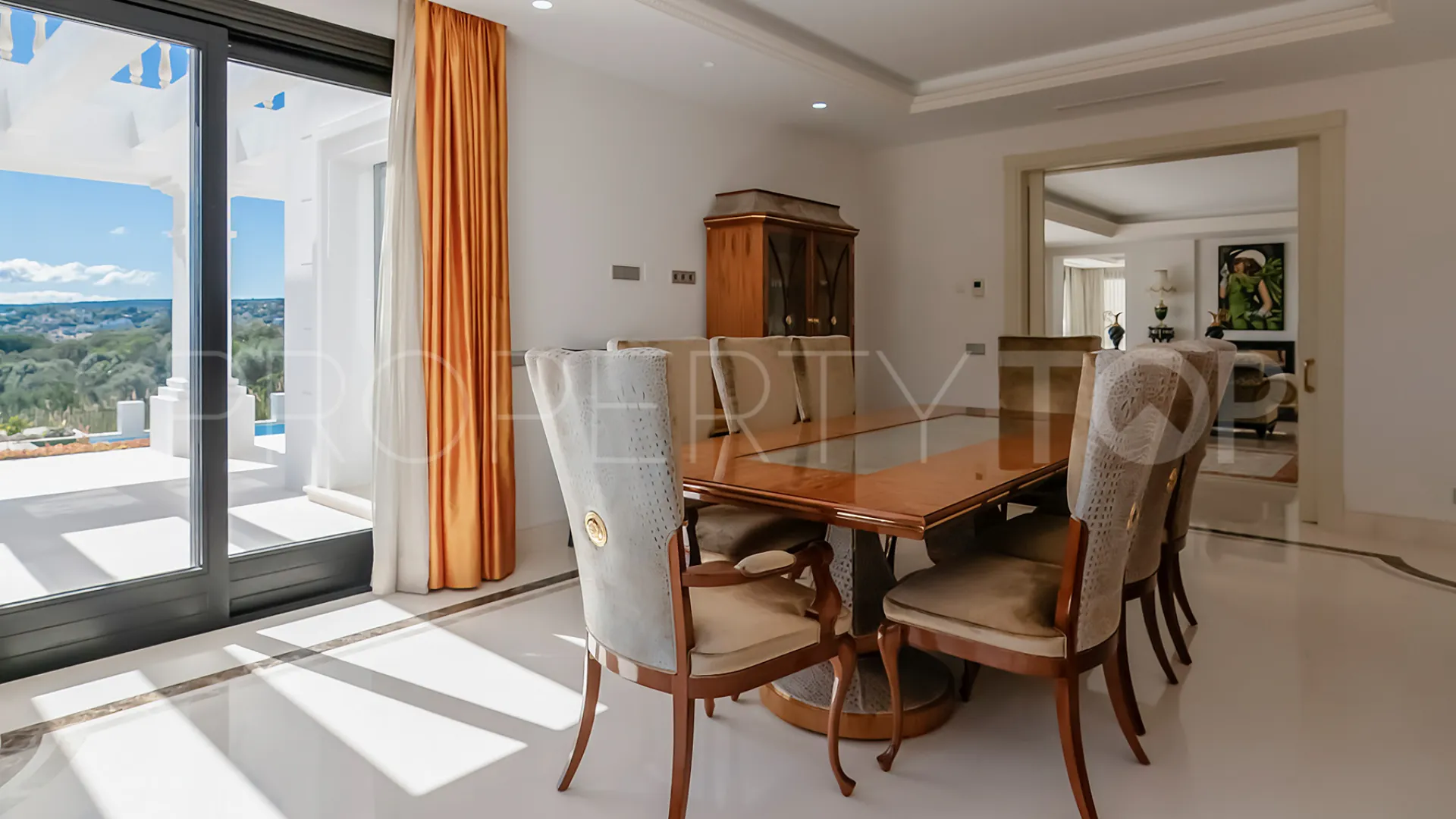 For sale 5 bedrooms villa in Zona L