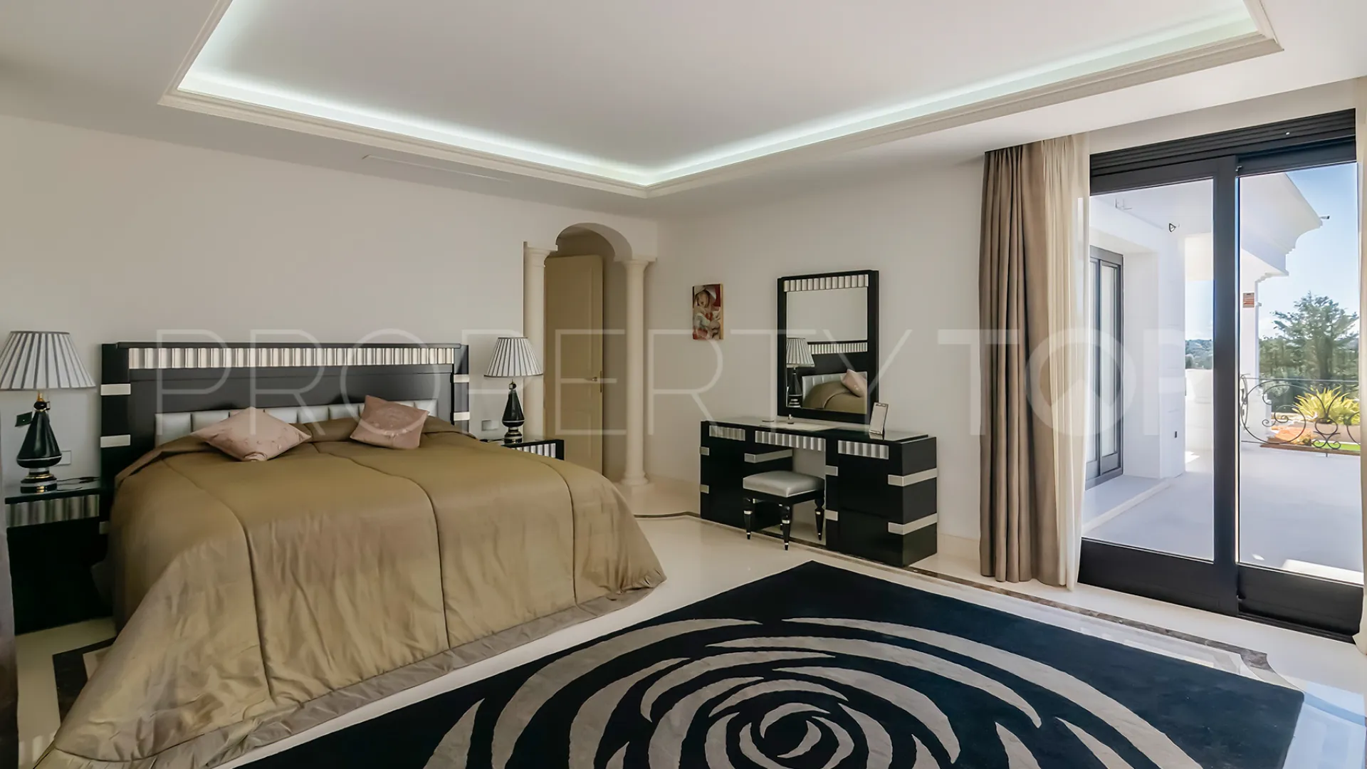 For sale 5 bedrooms villa in Zona L