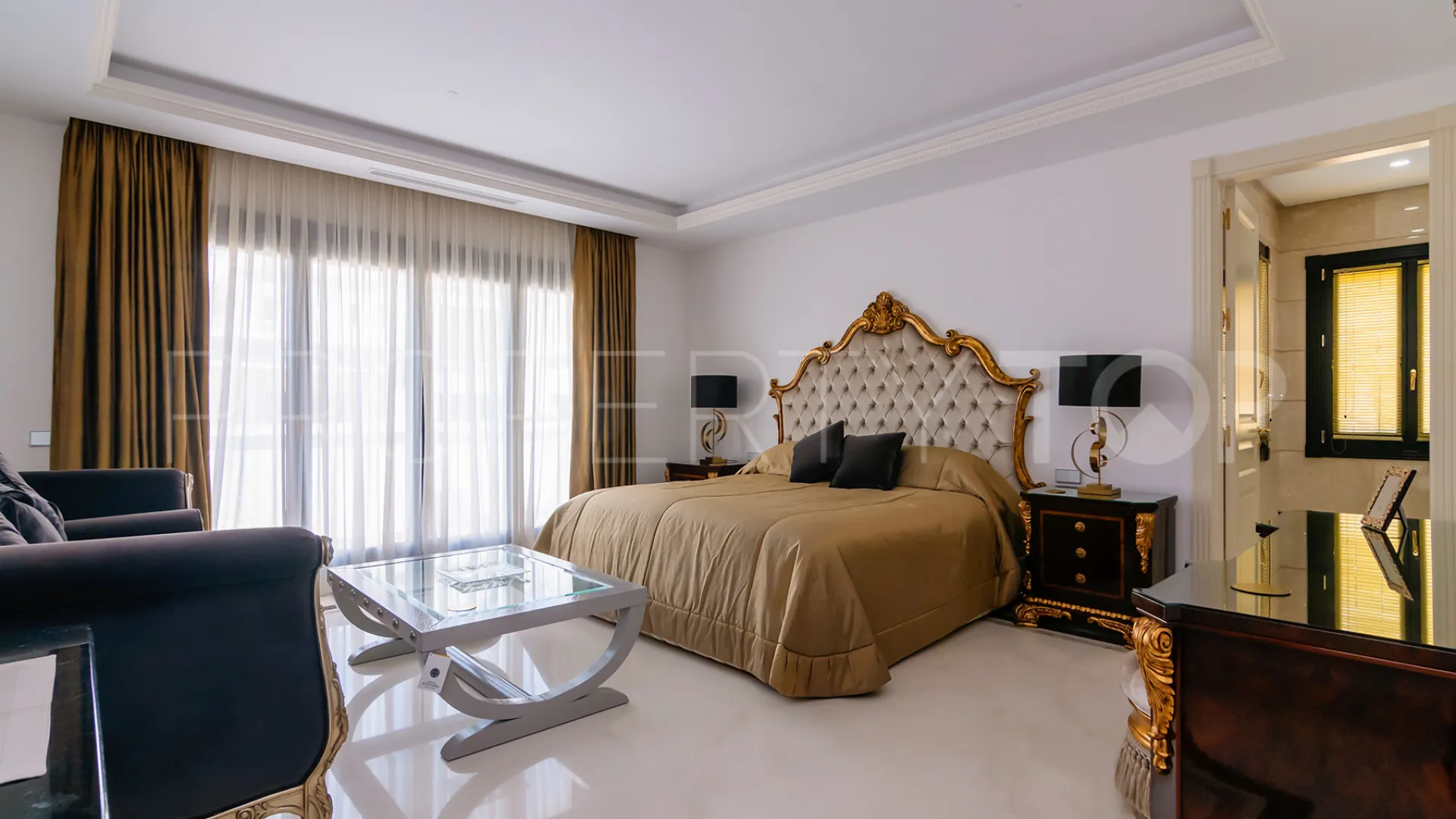 For sale 5 bedrooms villa in Zona L