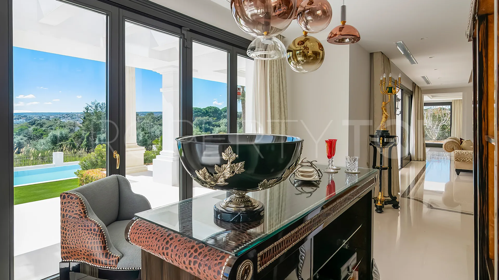 For sale 5 bedrooms villa in Zona L