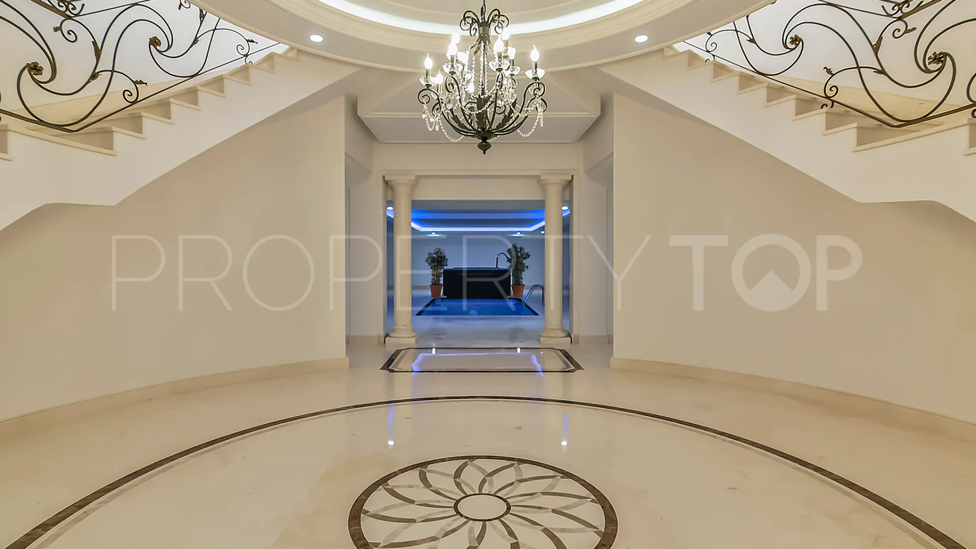 For sale 5 bedrooms villa in Zona L