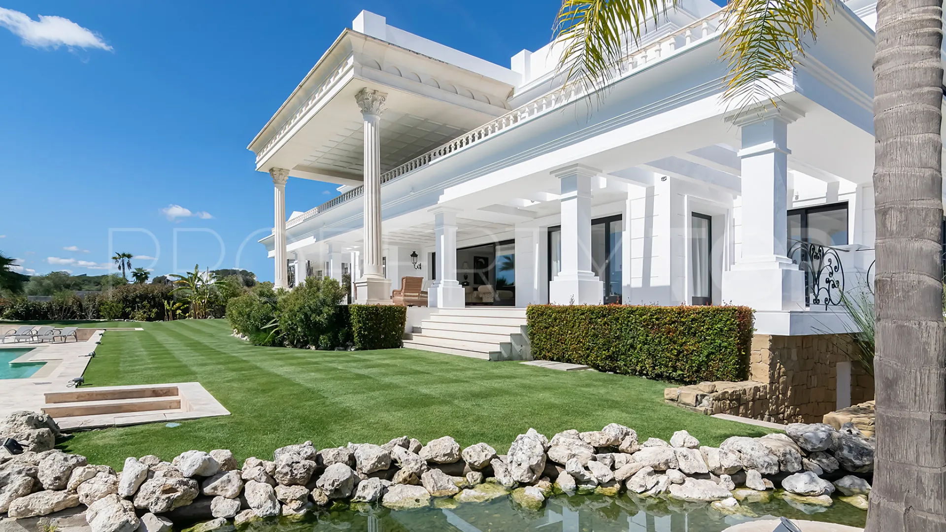 For sale 5 bedrooms villa in Zona L