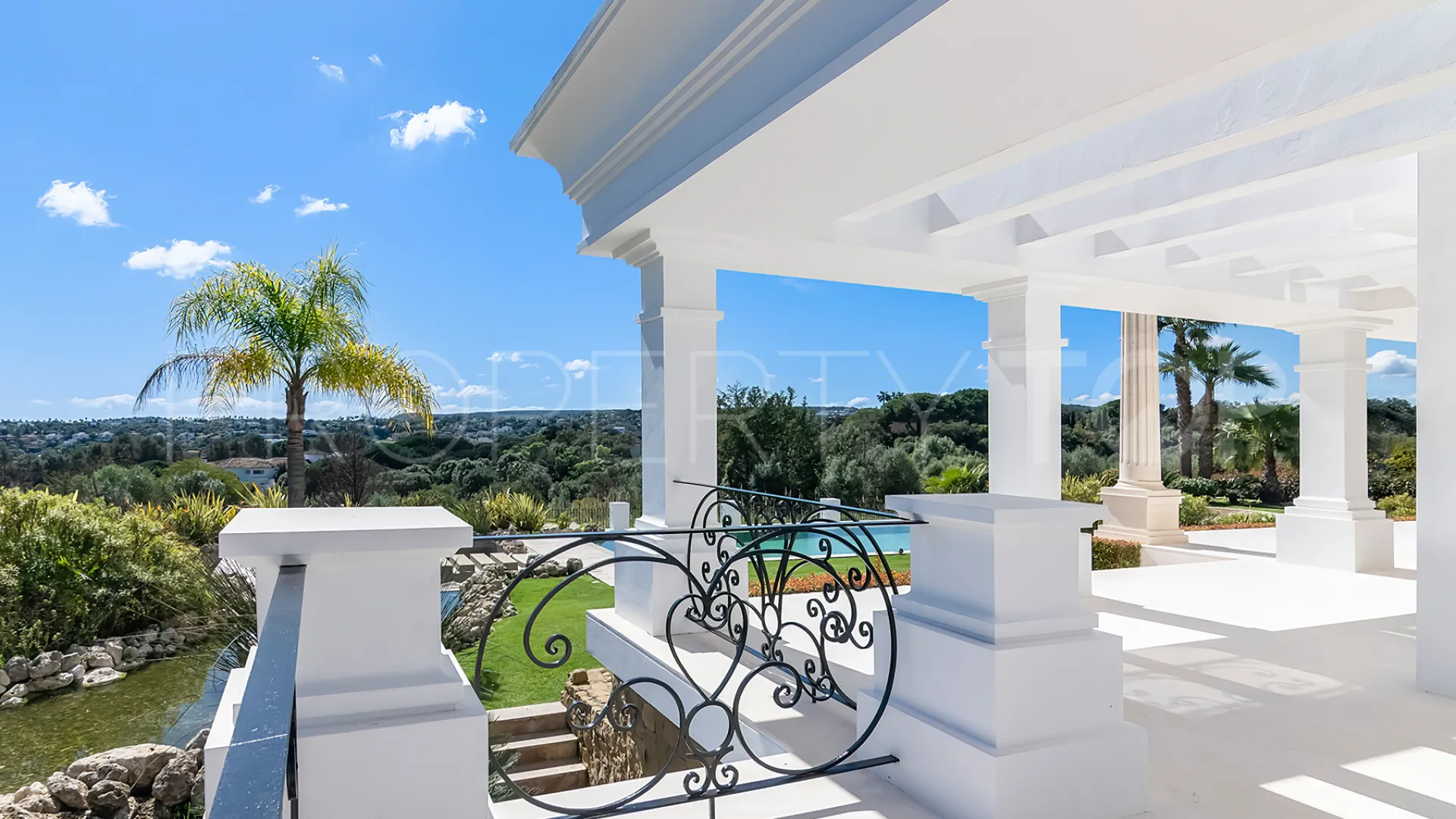 For sale 5 bedrooms villa in Zona L