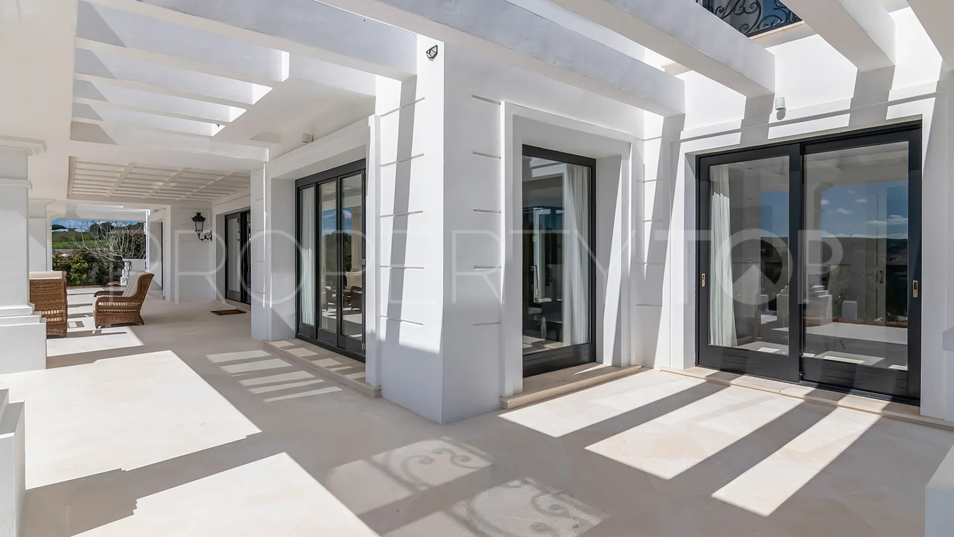 For sale 5 bedrooms villa in Zona L