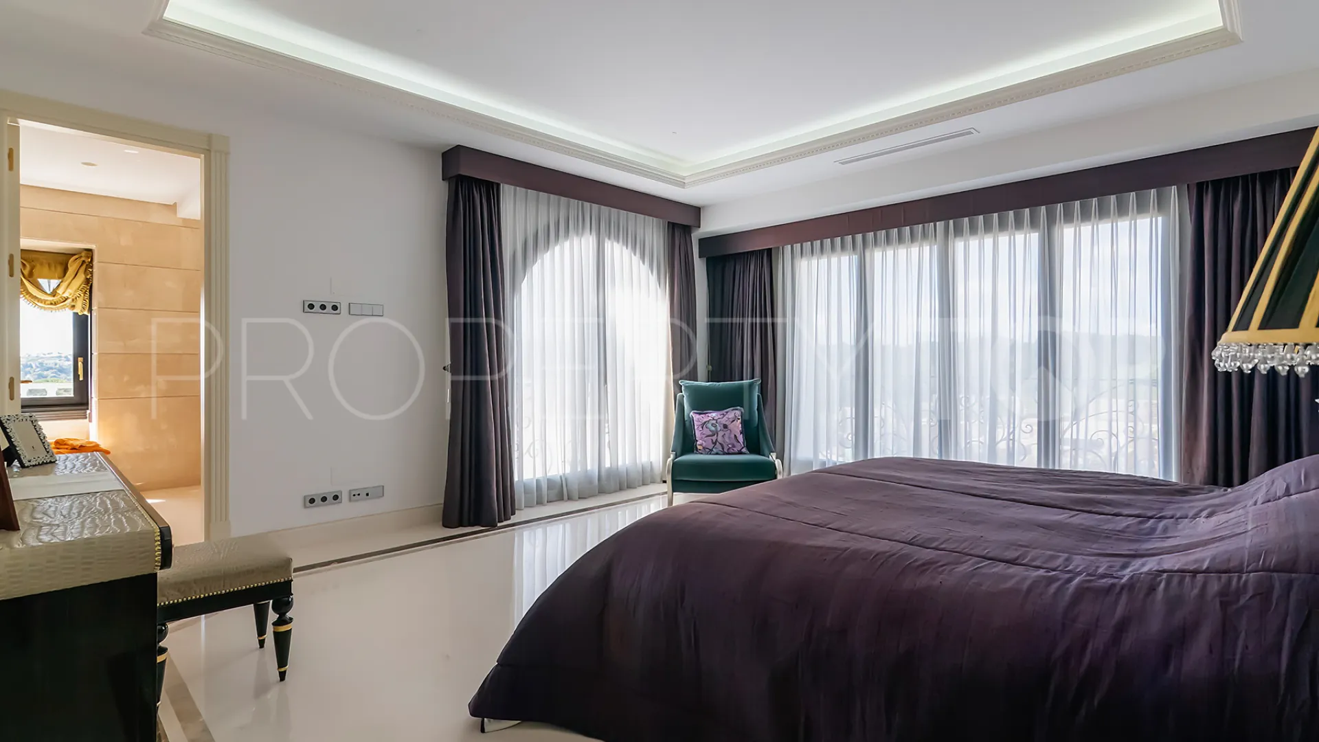 For sale 5 bedrooms villa in Zona L