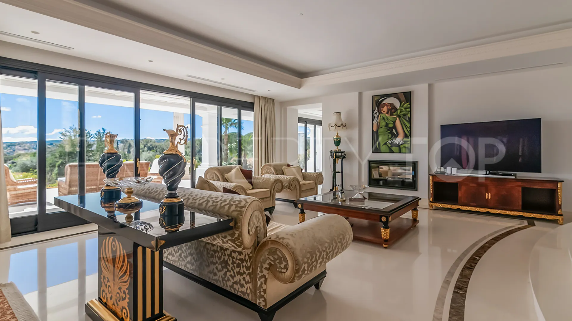 For sale 5 bedrooms villa in Zona L
