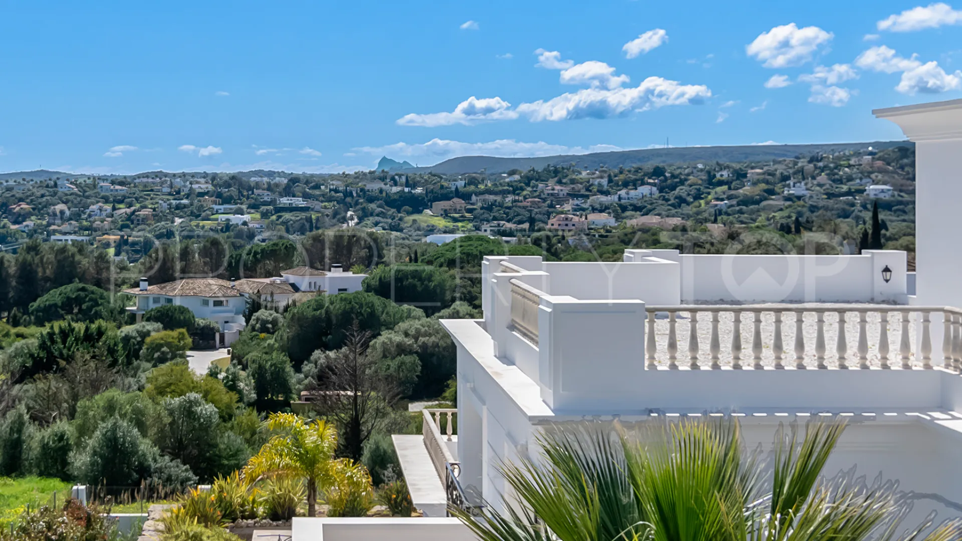 For sale 5 bedrooms villa in Zona L
