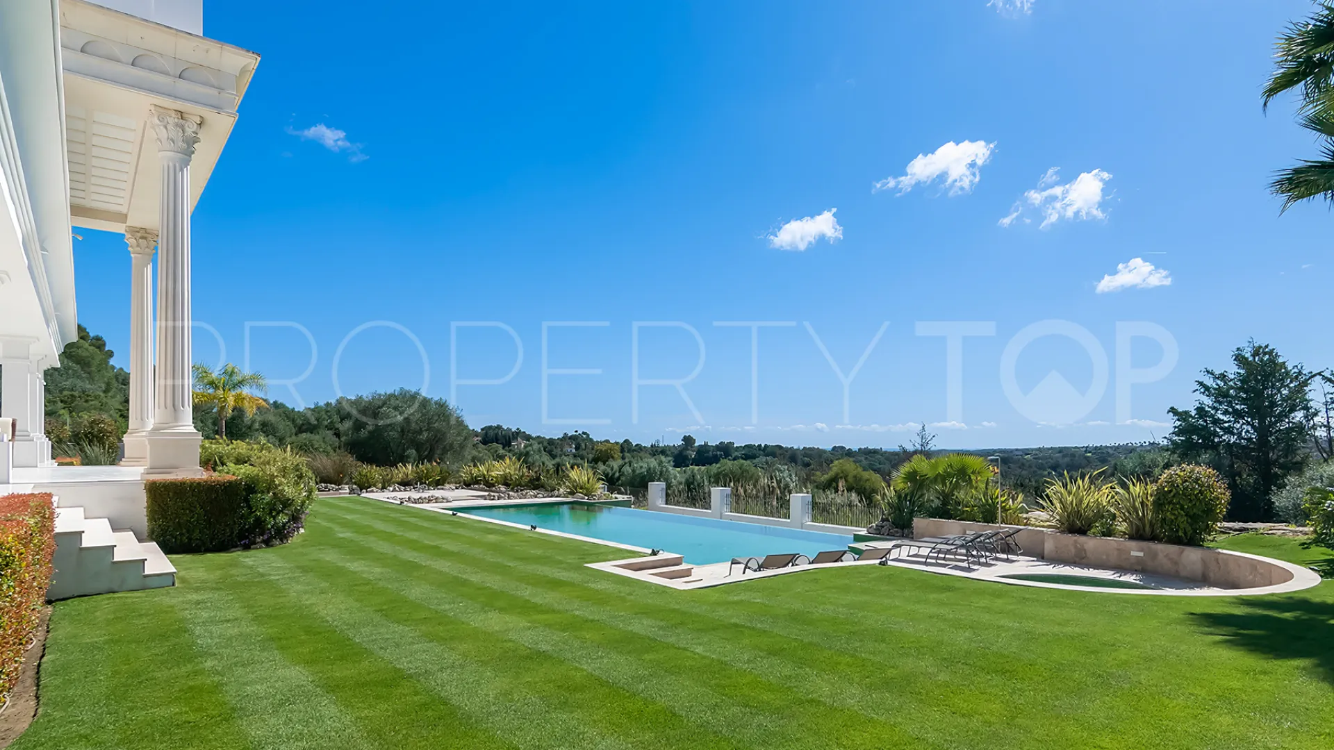 For sale 5 bedrooms villa in Zona L