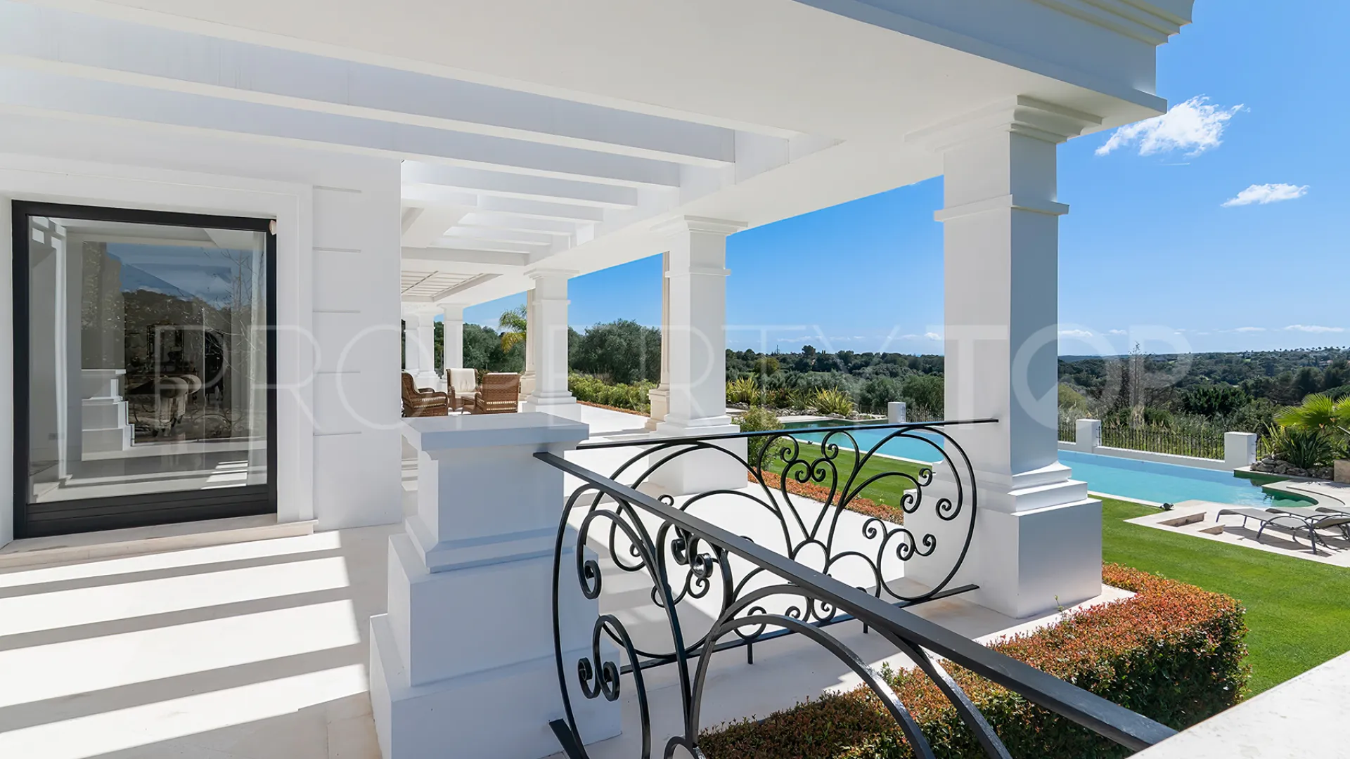 For sale 5 bedrooms villa in Zona L
