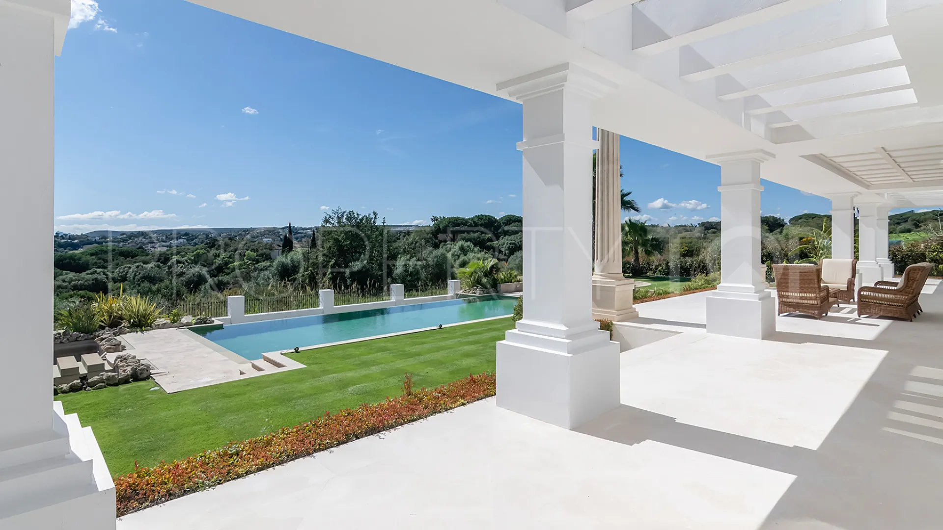 For sale 5 bedrooms villa in Zona L