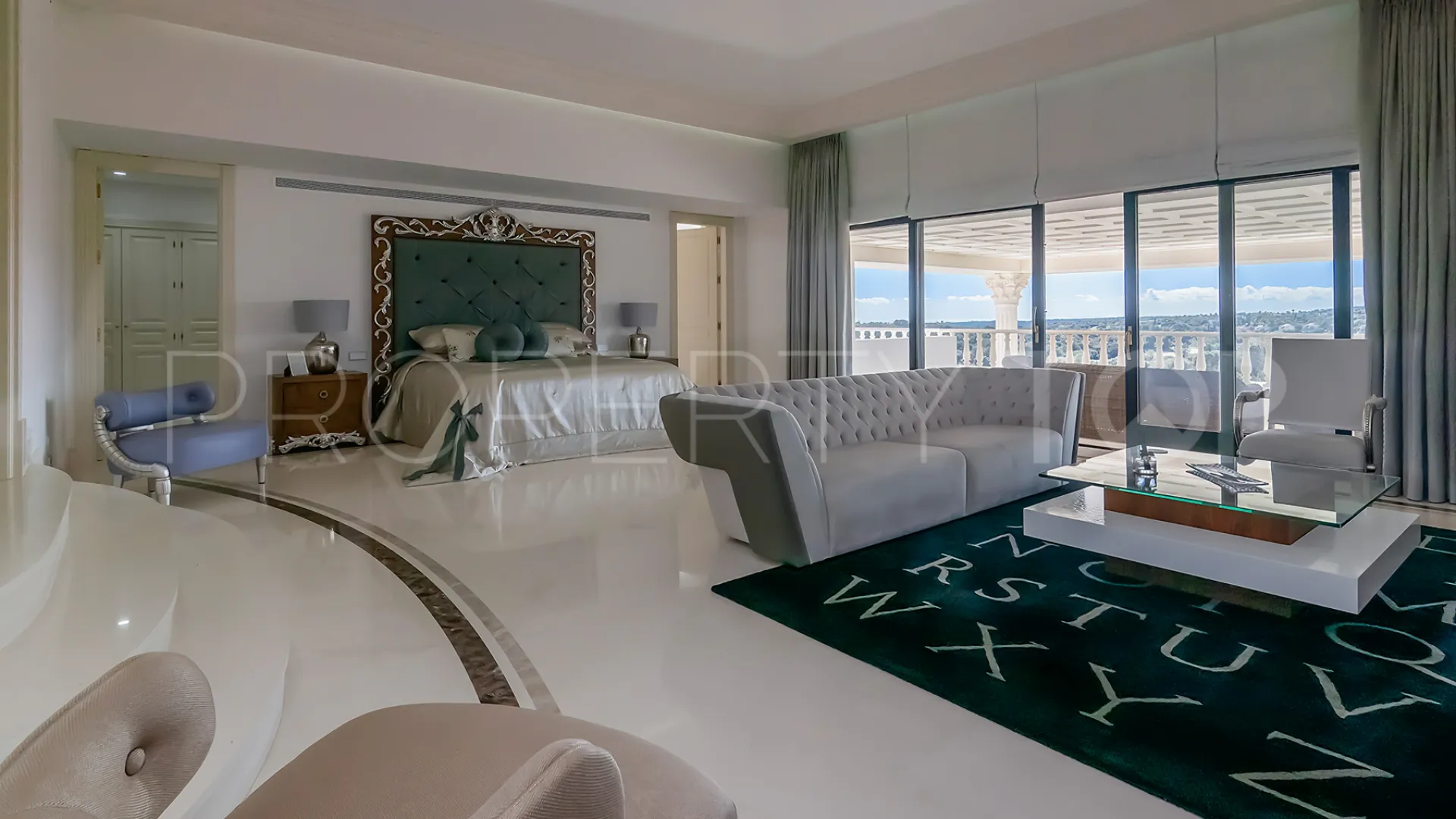 For sale 5 bedrooms villa in Zona L