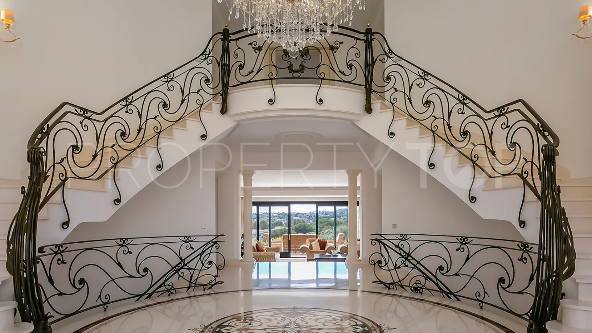For sale 5 bedrooms villa in Zona L