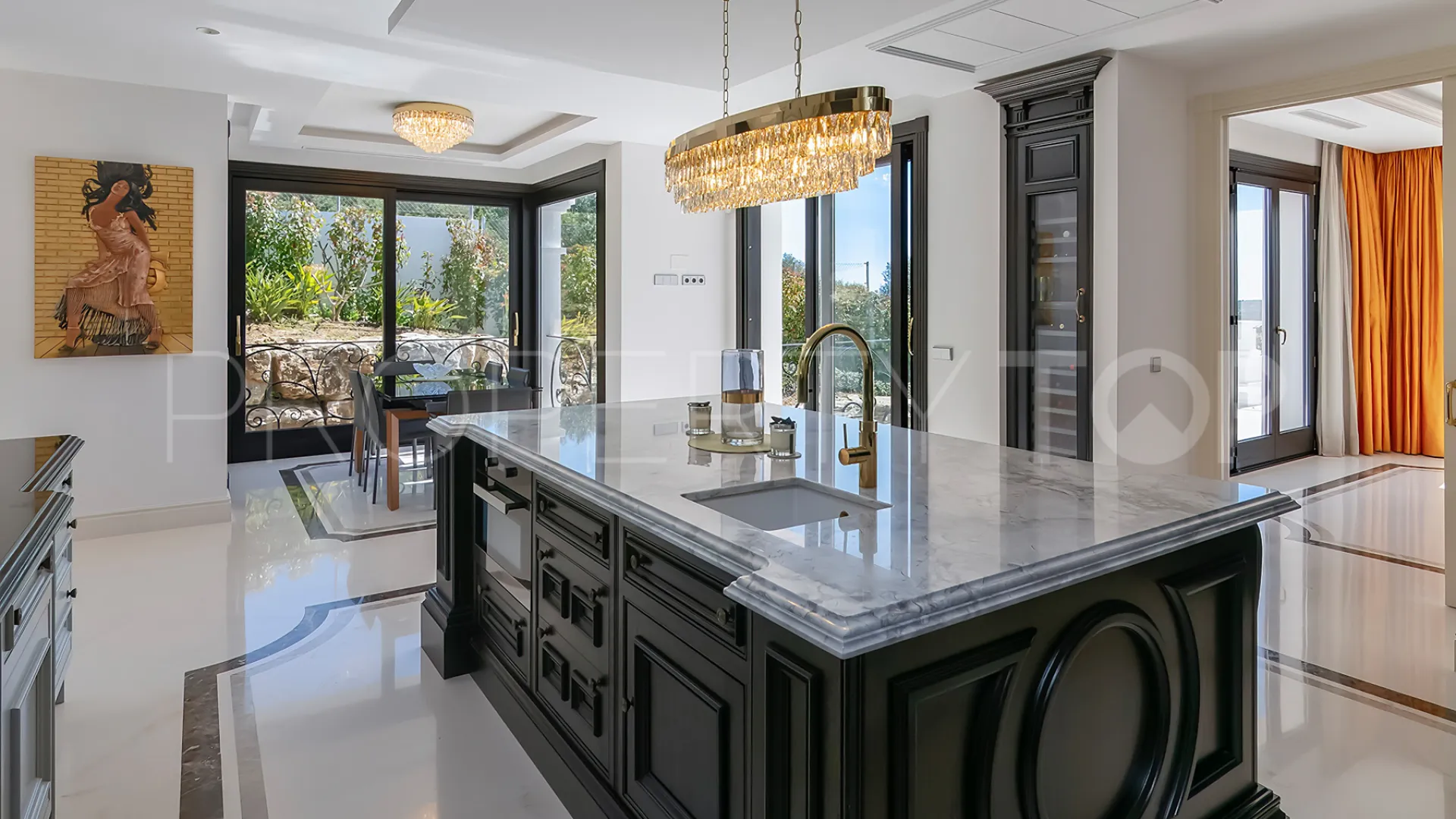 For sale 5 bedrooms villa in Zona L