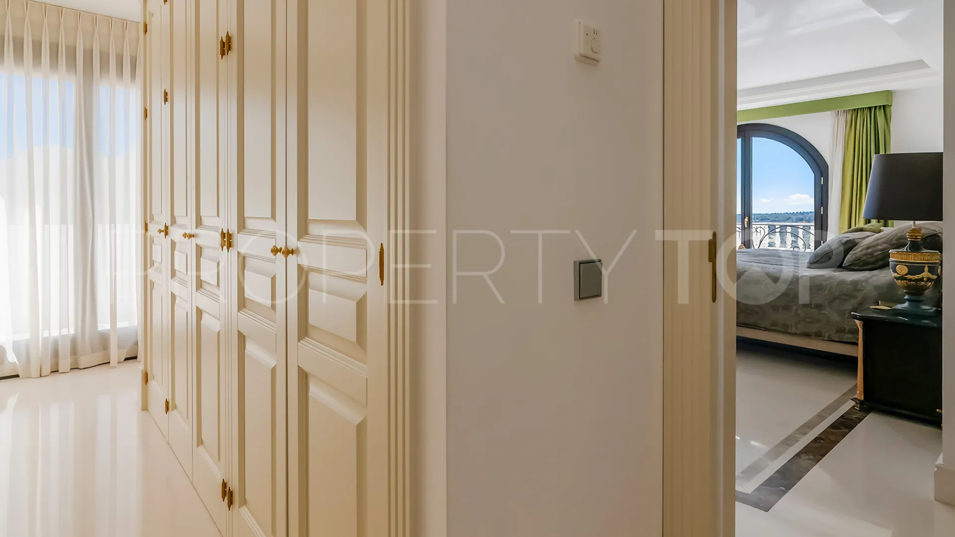 For sale 5 bedrooms villa in Zona L