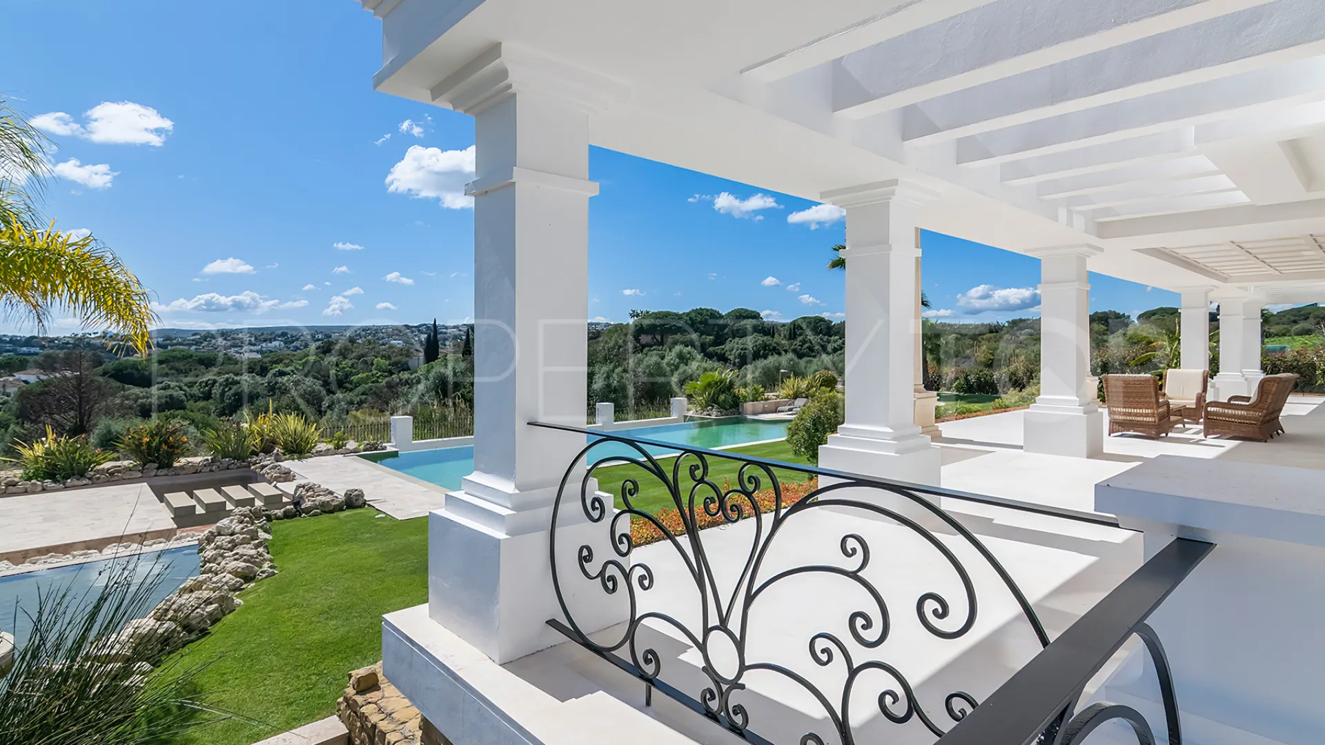 For sale 5 bedrooms villa in Zona L