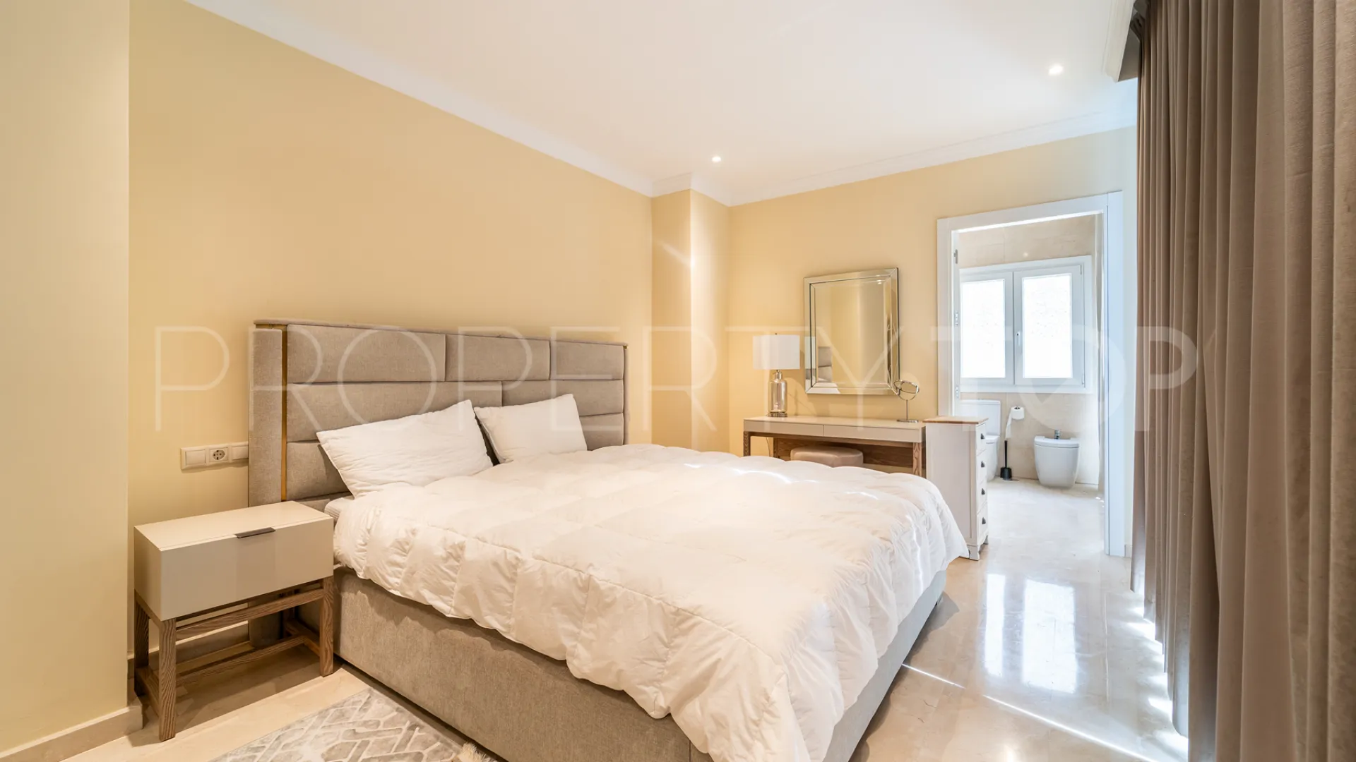 Se vende villa en La Panera de 5 dormitorios
