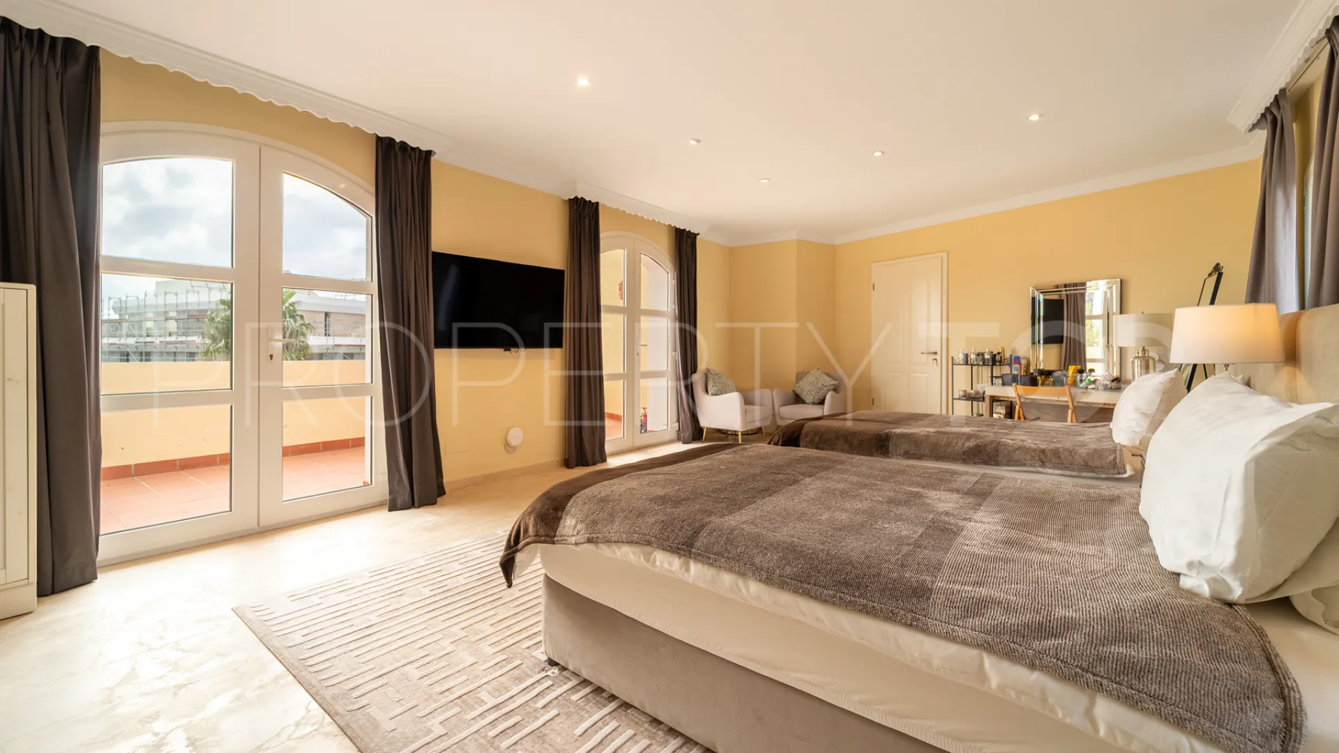 Se vende villa en La Panera de 5 dormitorios