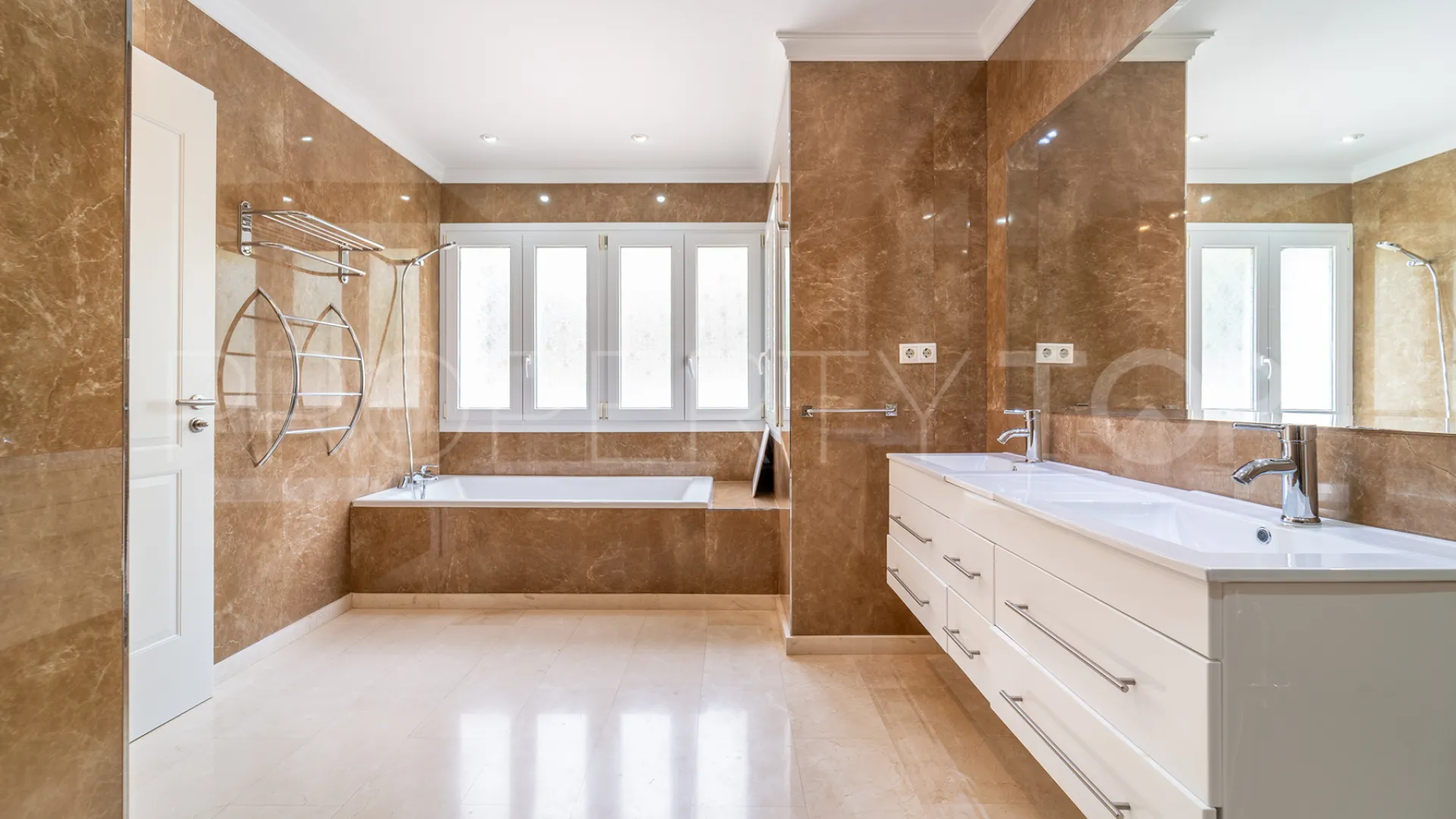 Se vende villa en La Panera de 5 dormitorios