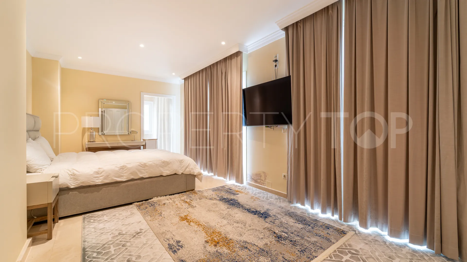 Se vende villa en La Panera de 5 dormitorios