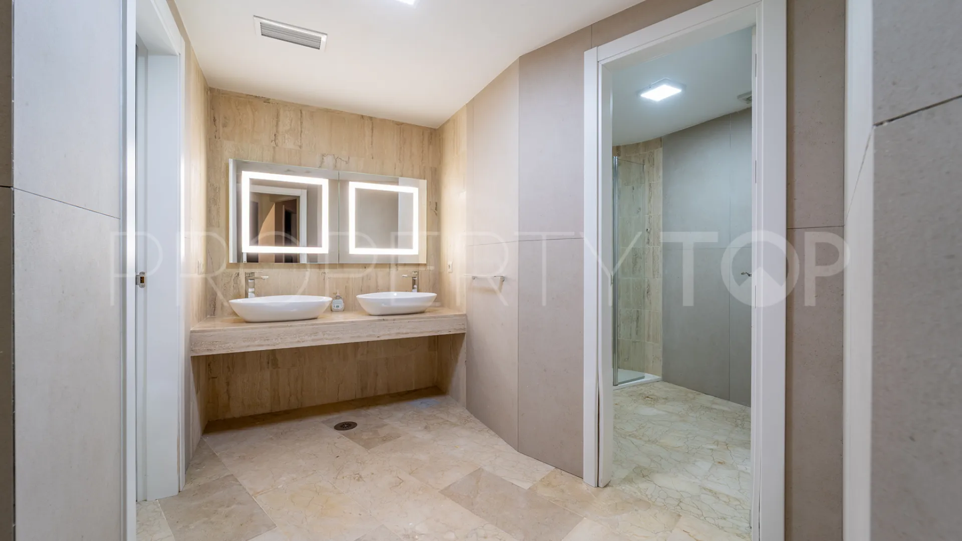 Se vende villa en La Panera de 5 dormitorios