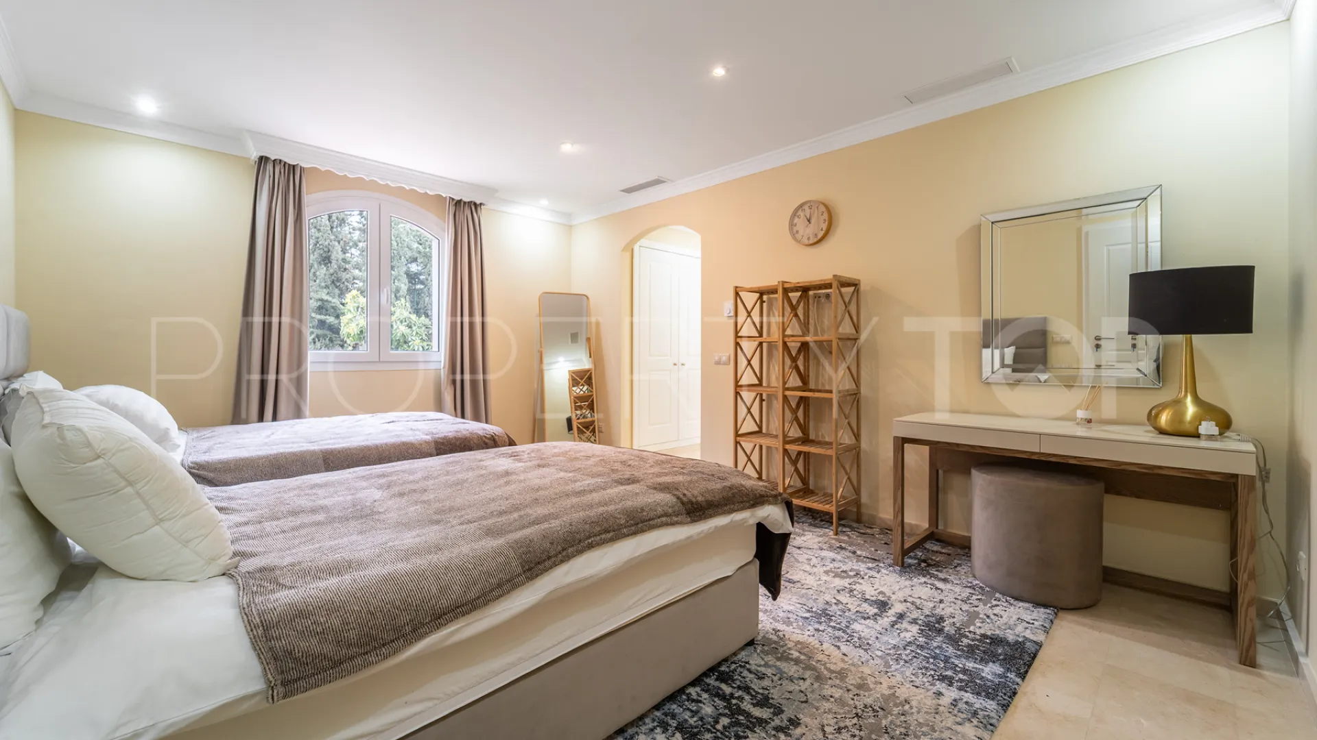 Se vende villa en La Panera de 5 dormitorios