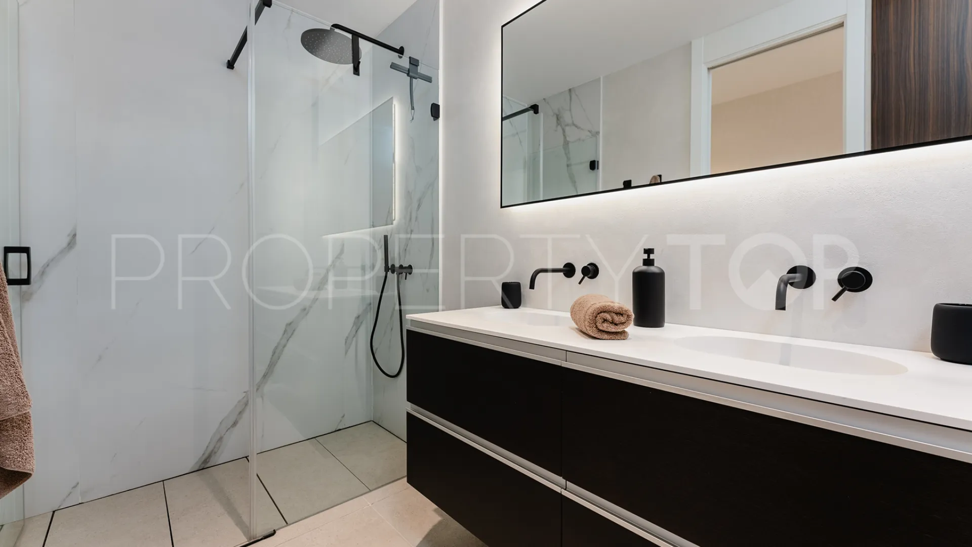 Apartamento en venta en Cabopino de 3 dormitorios