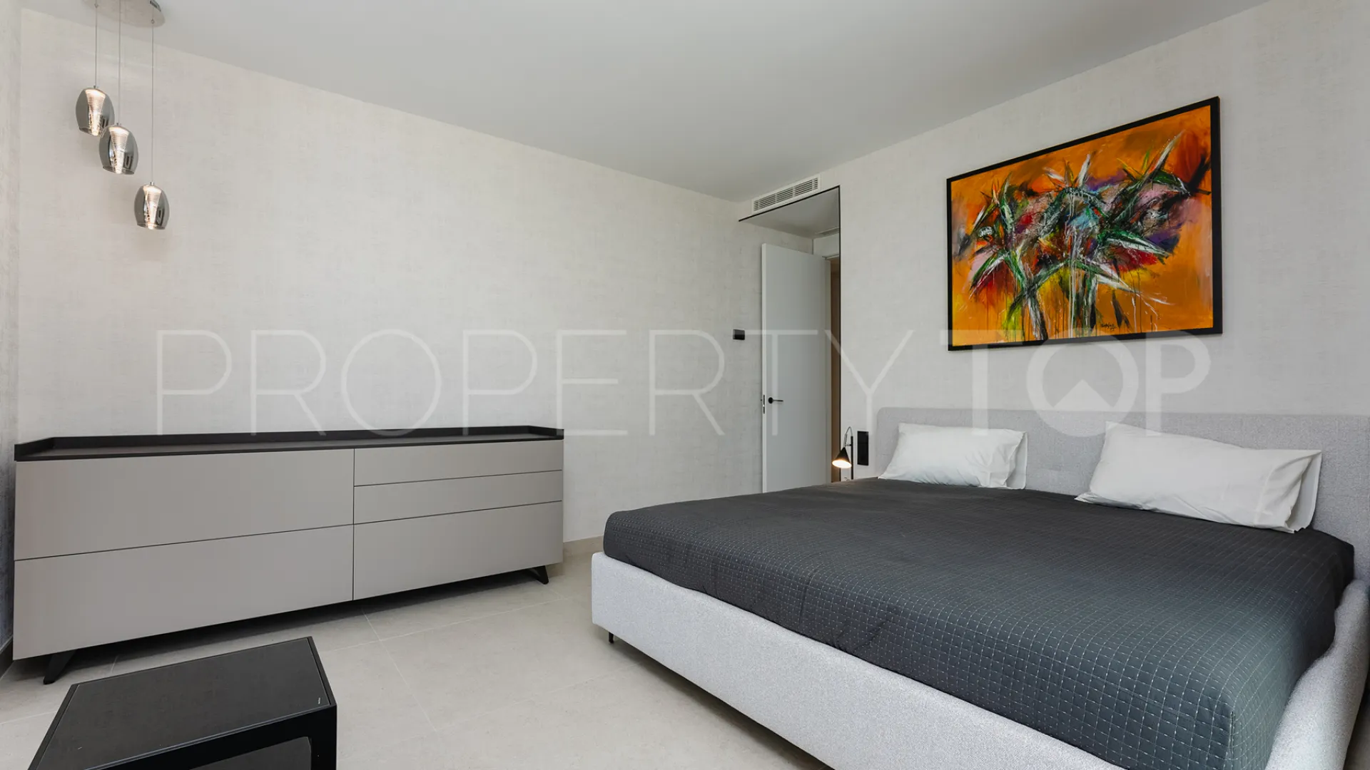 Apartamento en venta en Cabopino de 3 dormitorios