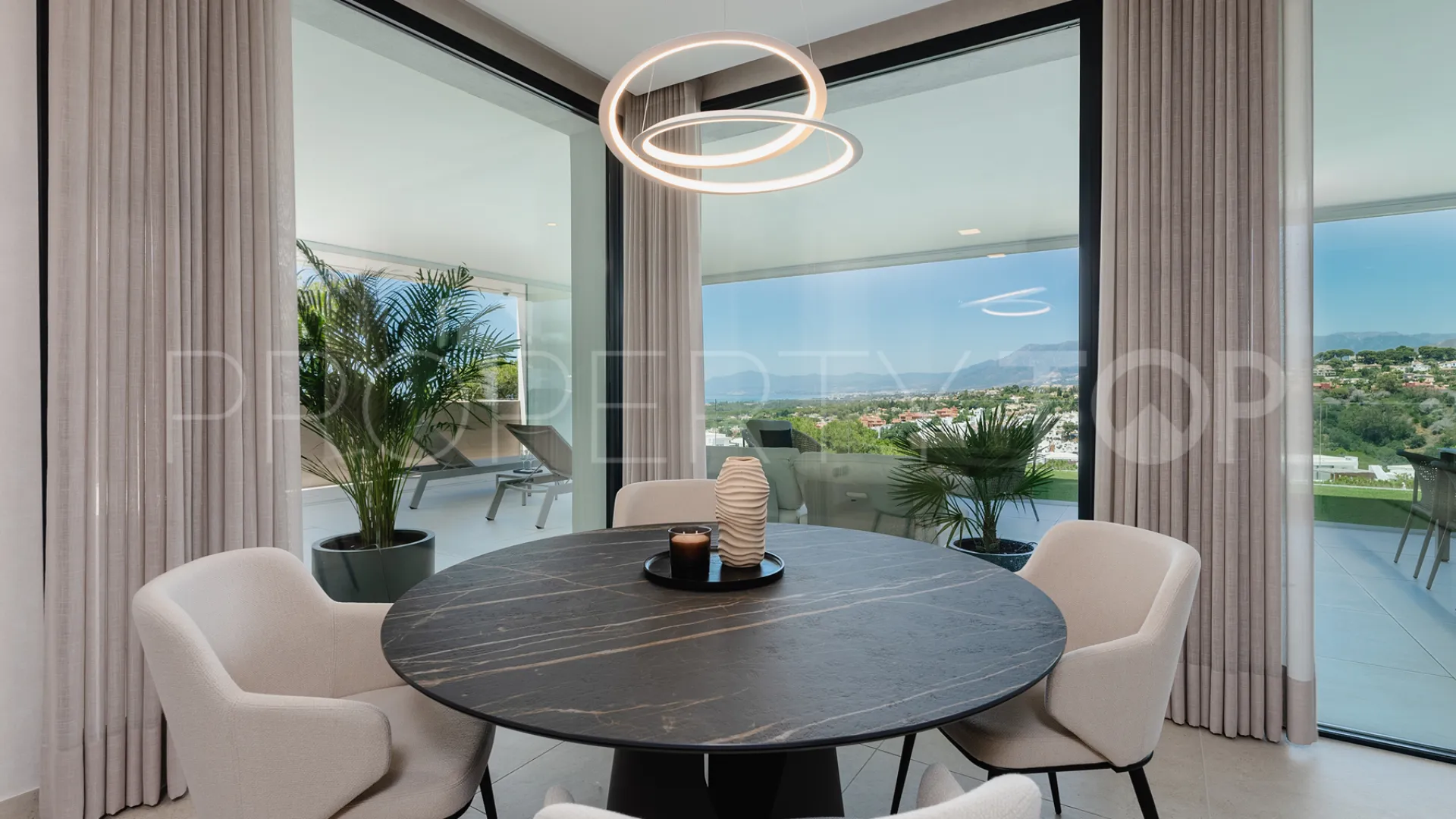 Apartamento en venta en Cabopino de 3 dormitorios