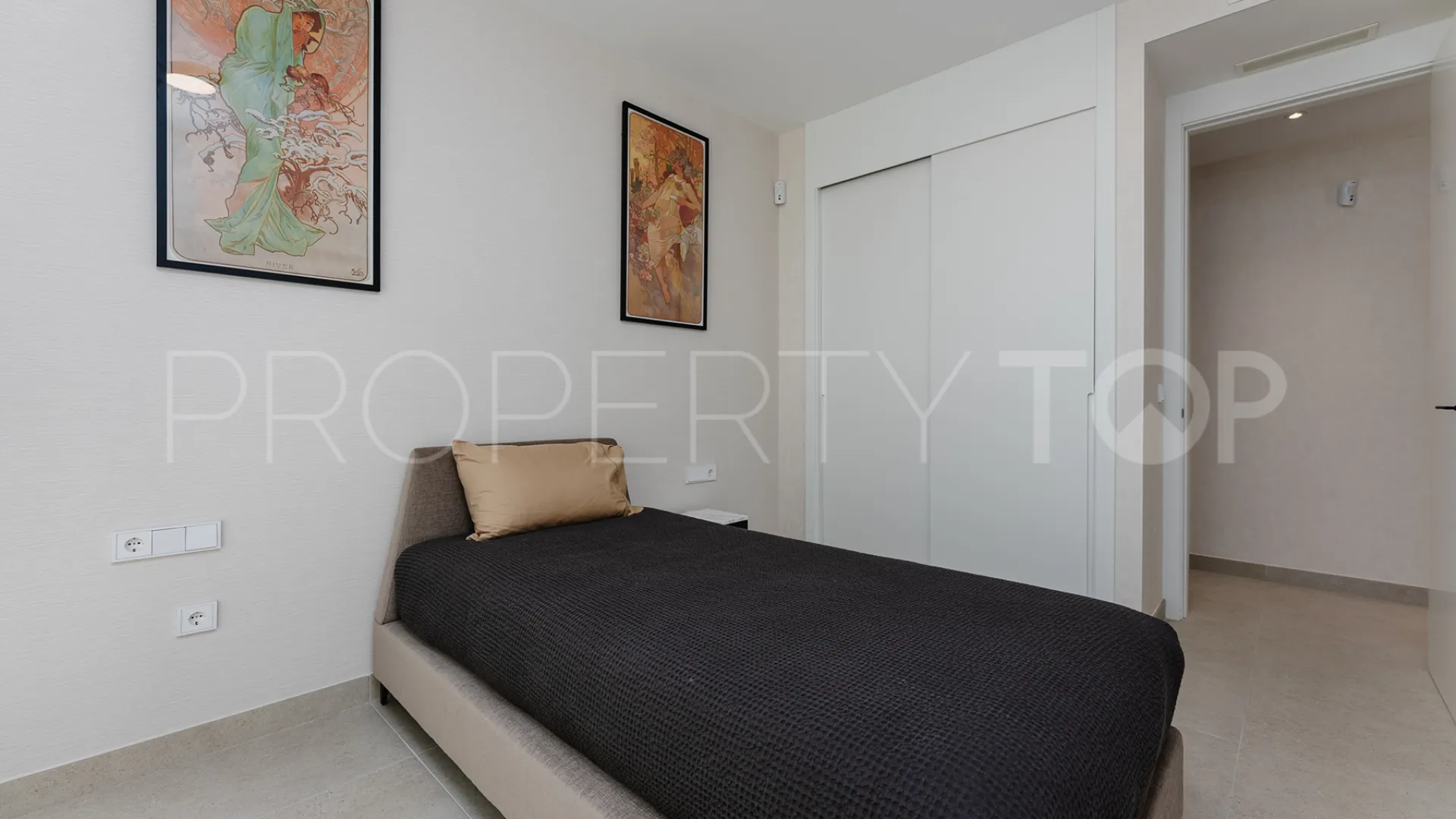 Apartamento en venta en Cabopino de 3 dormitorios