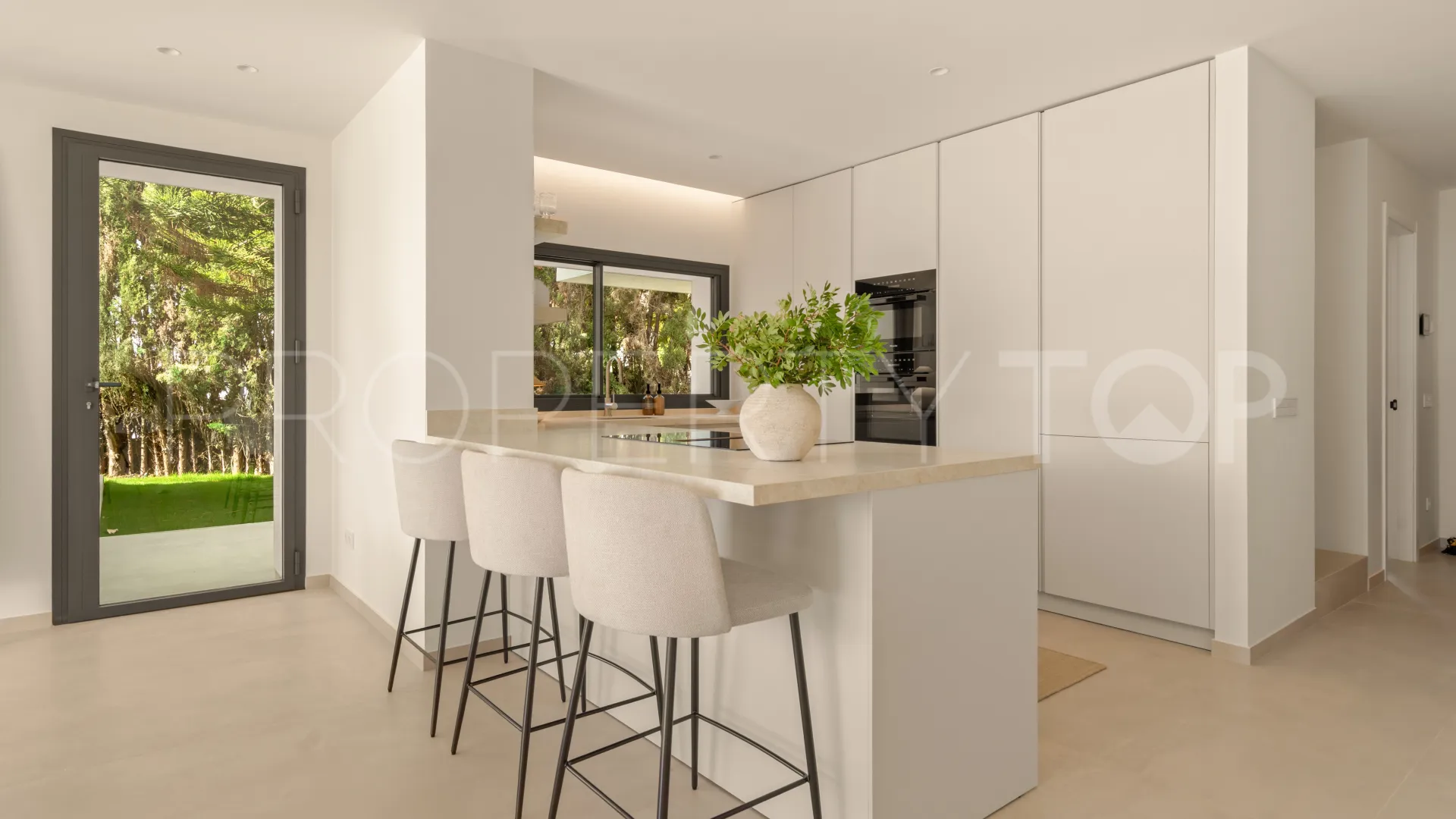 Elviria 5 bedrooms villa for sale