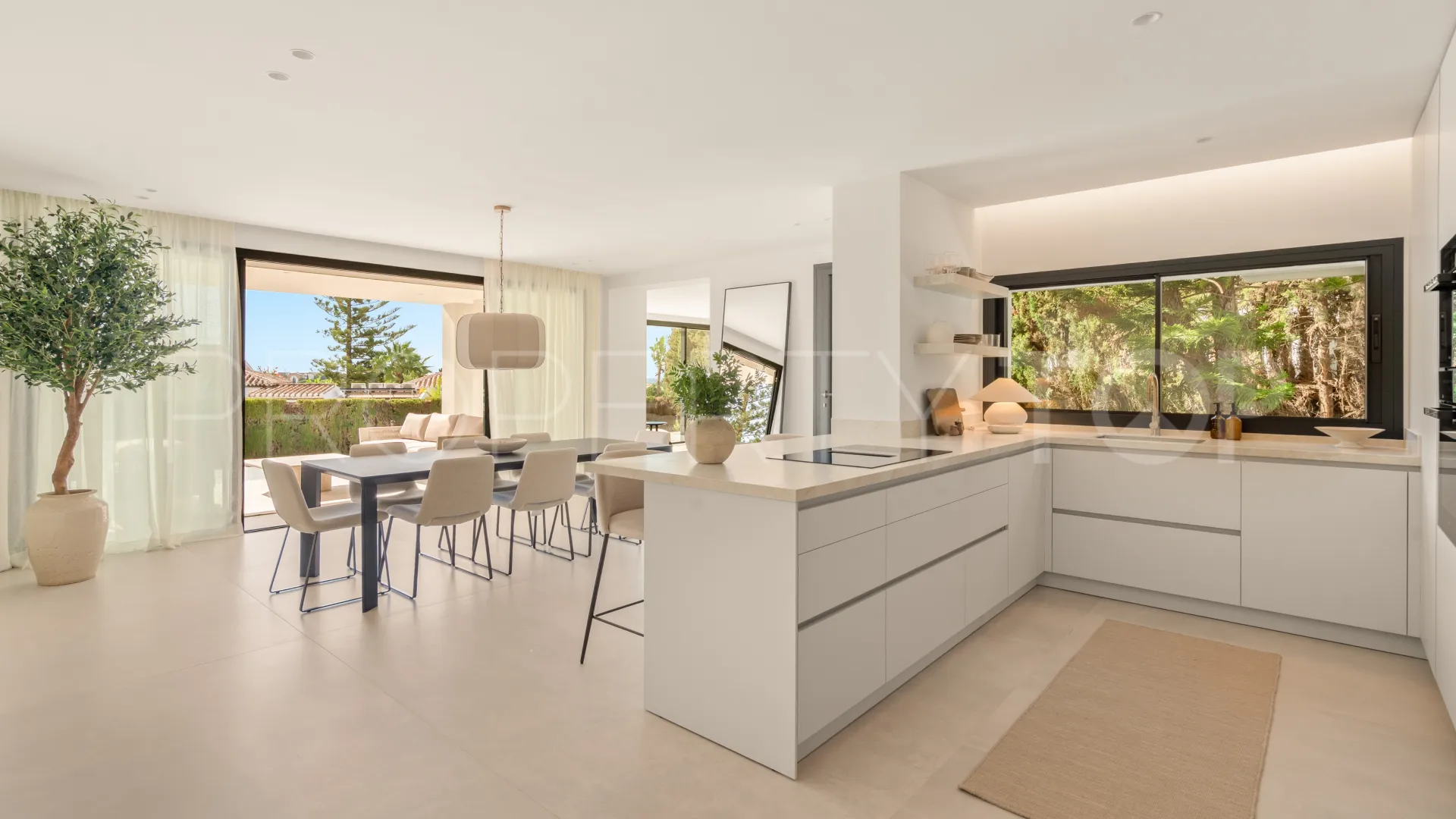 Elviria 5 bedrooms villa for sale