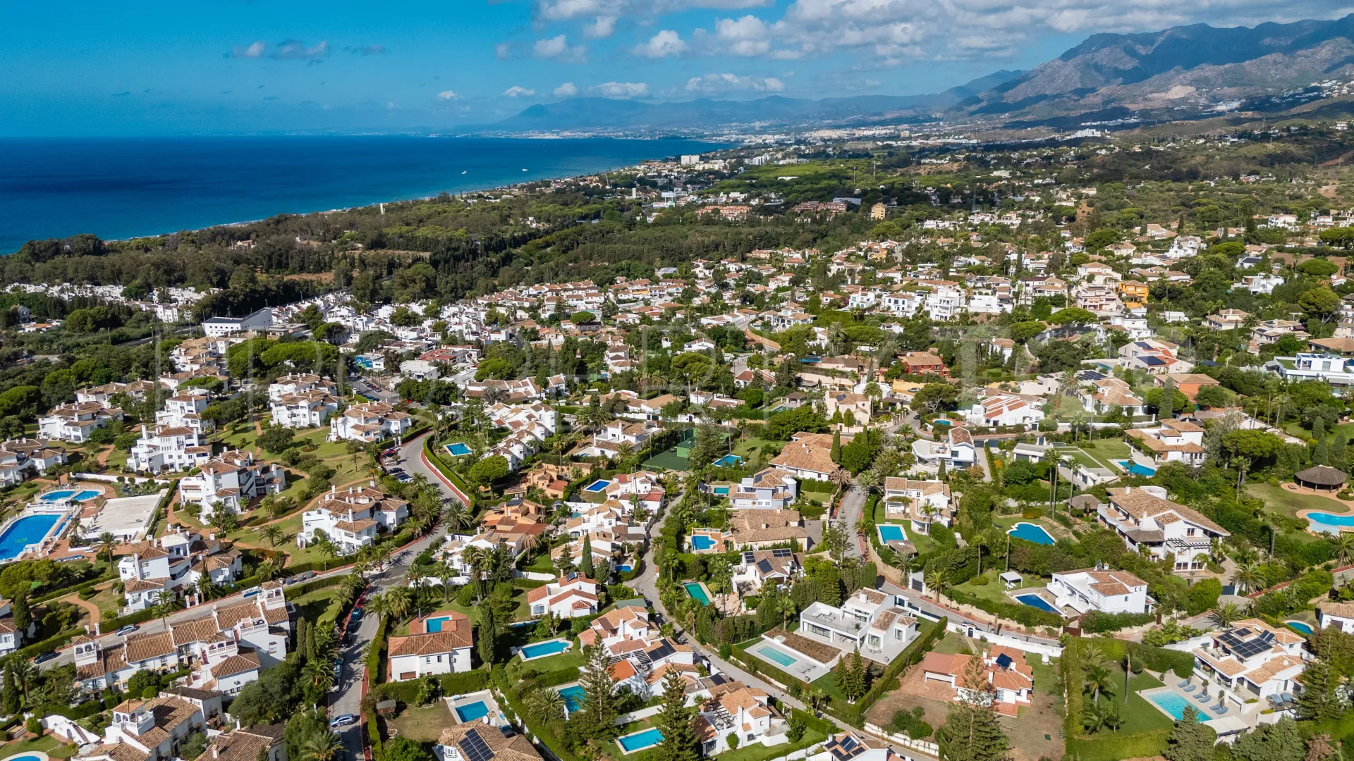Elviria 5 bedrooms villa for sale