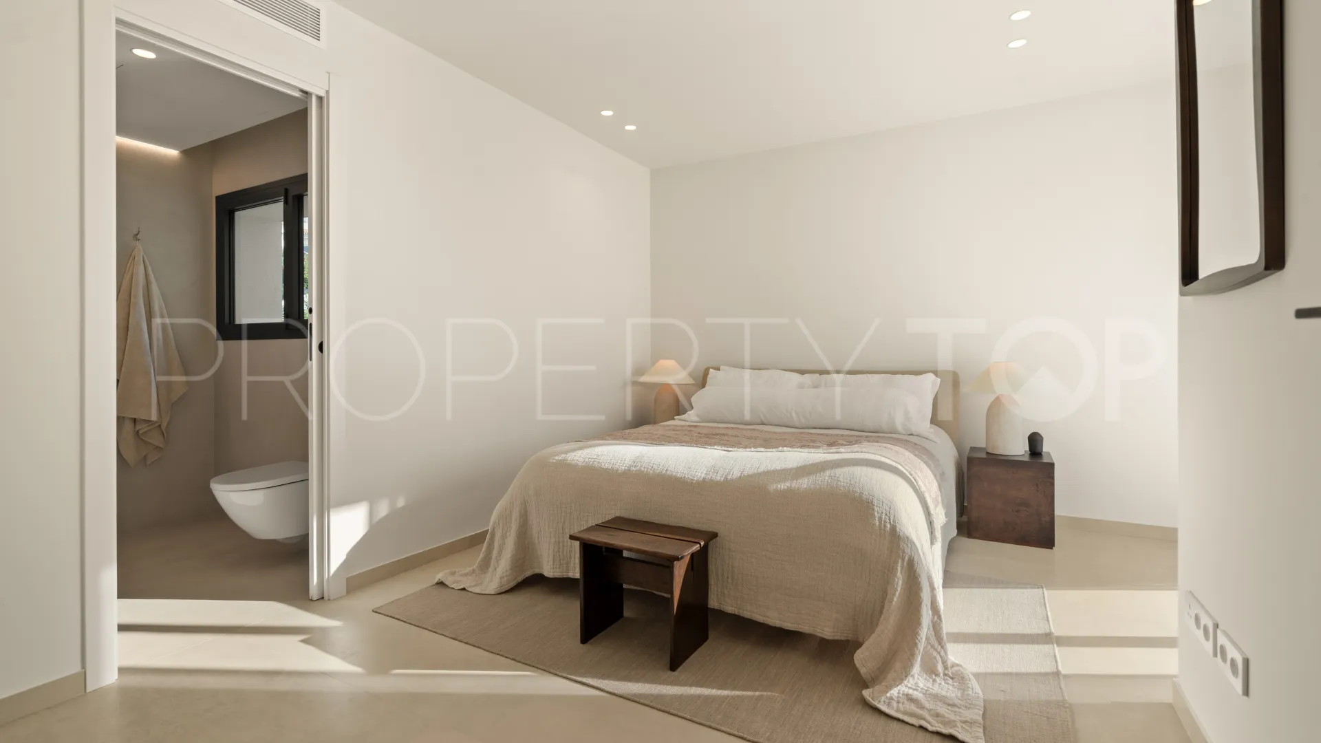 Elviria 5 bedrooms villa for sale