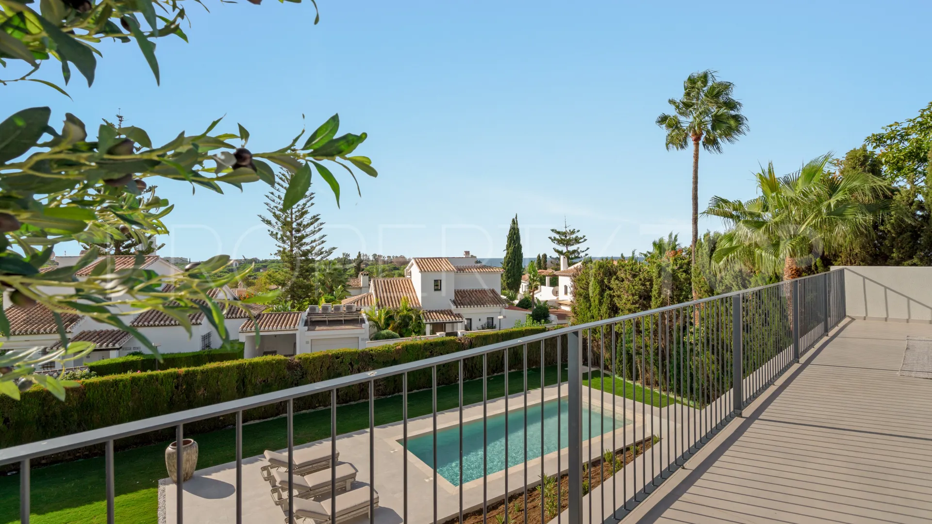 Elviria 5 bedrooms villa for sale