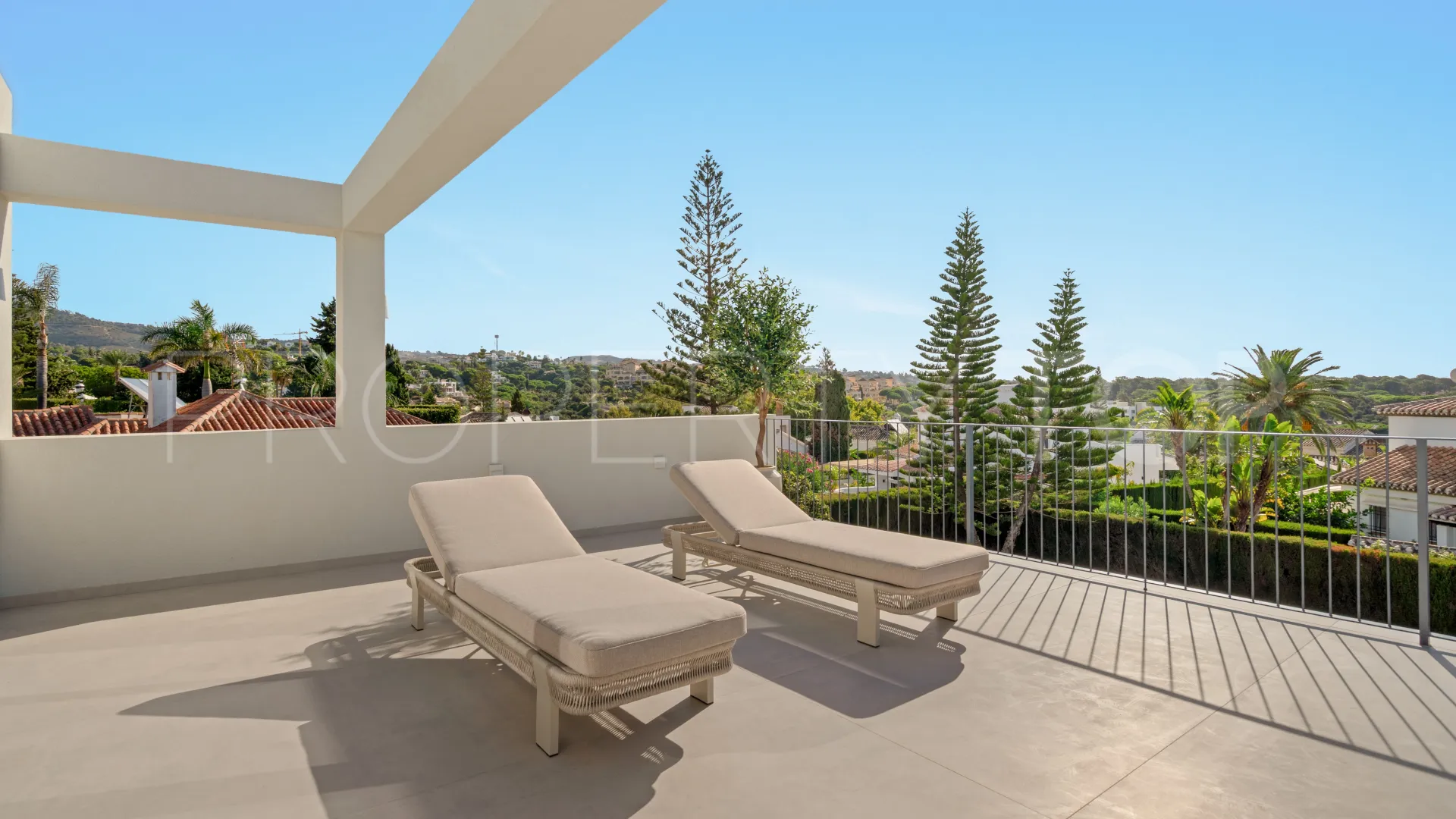 Elviria 5 bedrooms villa for sale
