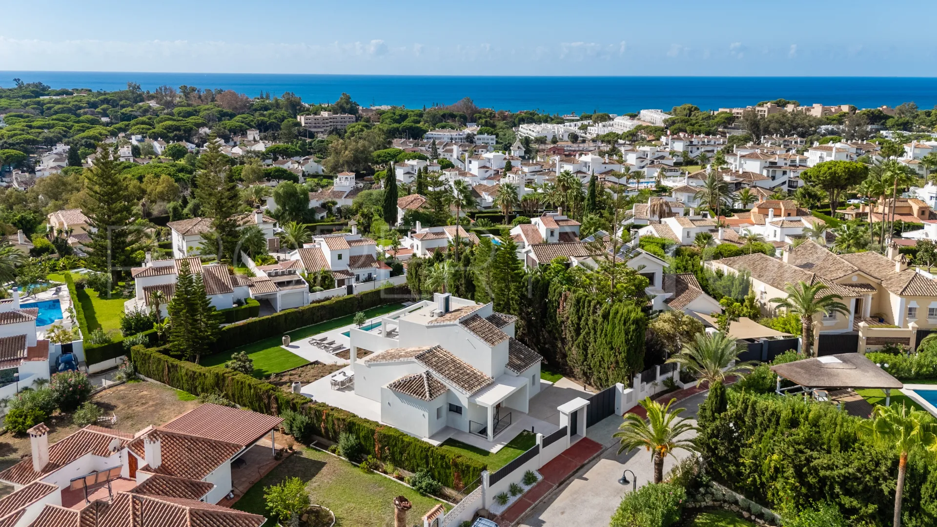 Elviria 5 bedrooms villa for sale