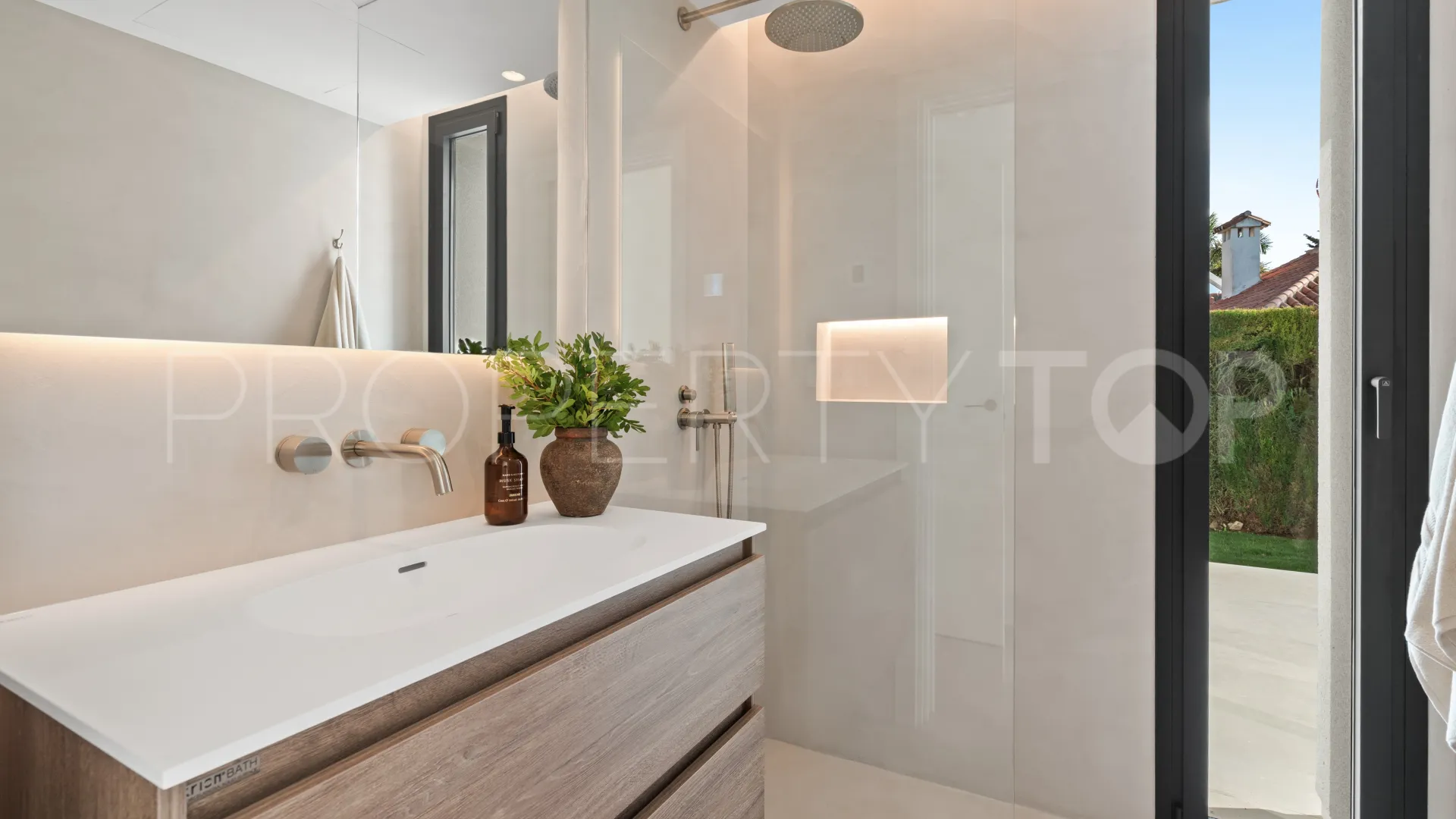 Elviria 5 bedrooms villa for sale