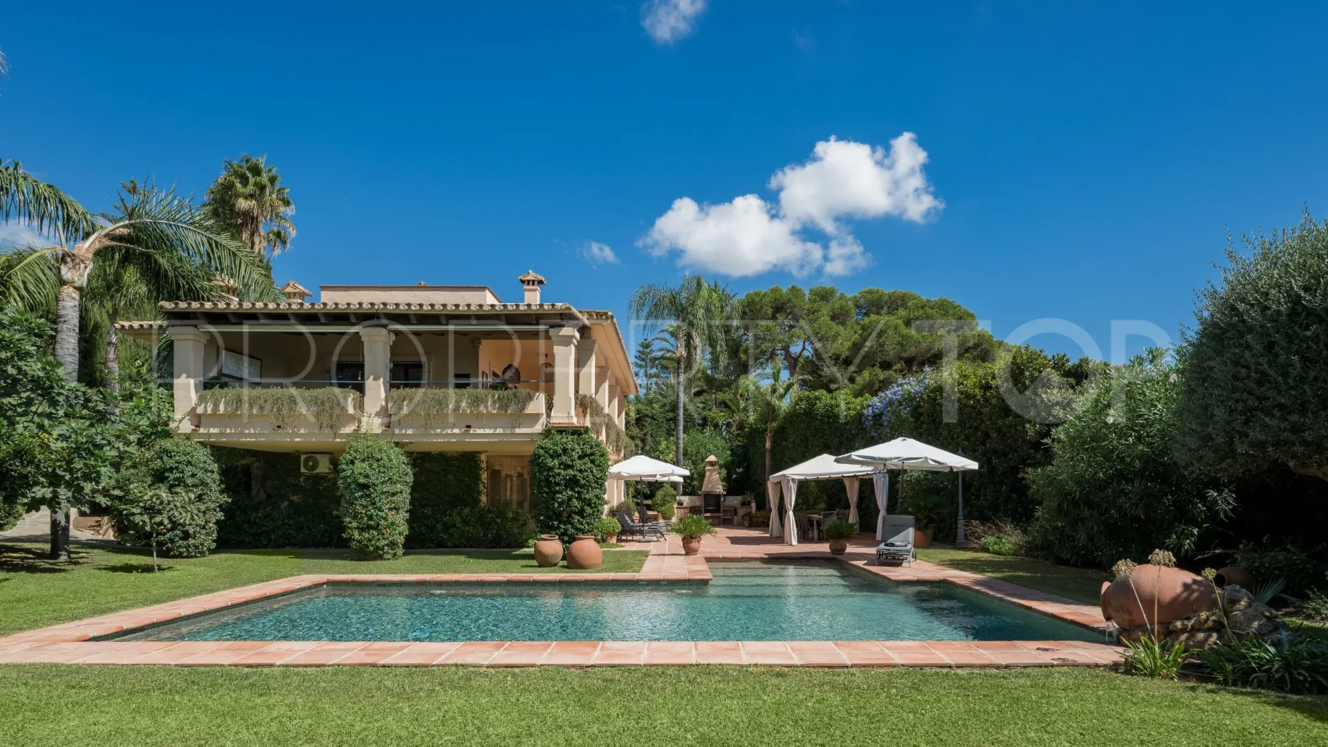 Casa en venta de 6 dormitorios en Los Monteros