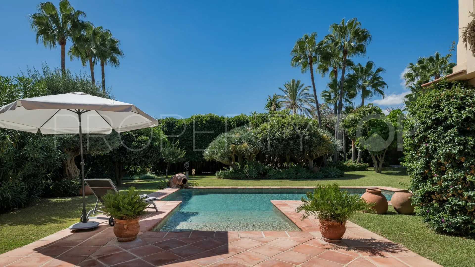 Casa en venta de 6 dormitorios en Los Monteros