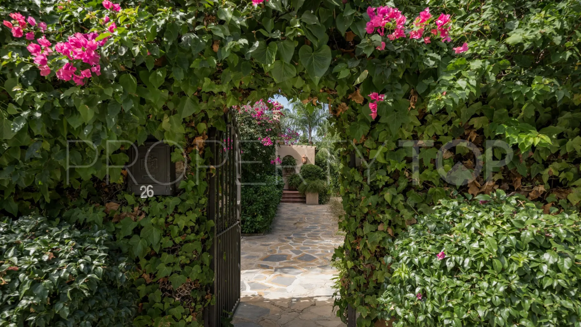Casa en venta de 6 dormitorios en Los Monteros